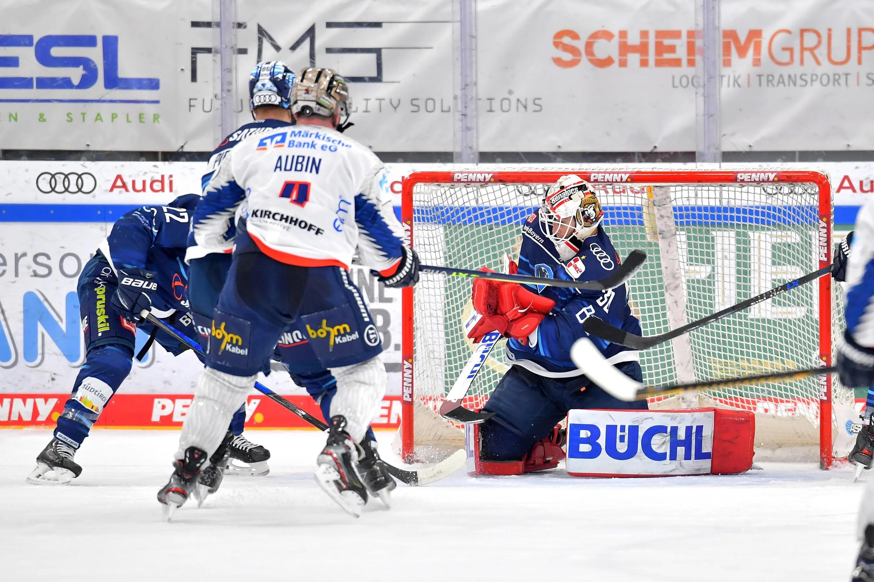 Danny Taylor feiert in seinem zweiten Spiel für den ERC seinen ersten Shutout.
Foto: Johannes Traub/JT-Presse.de