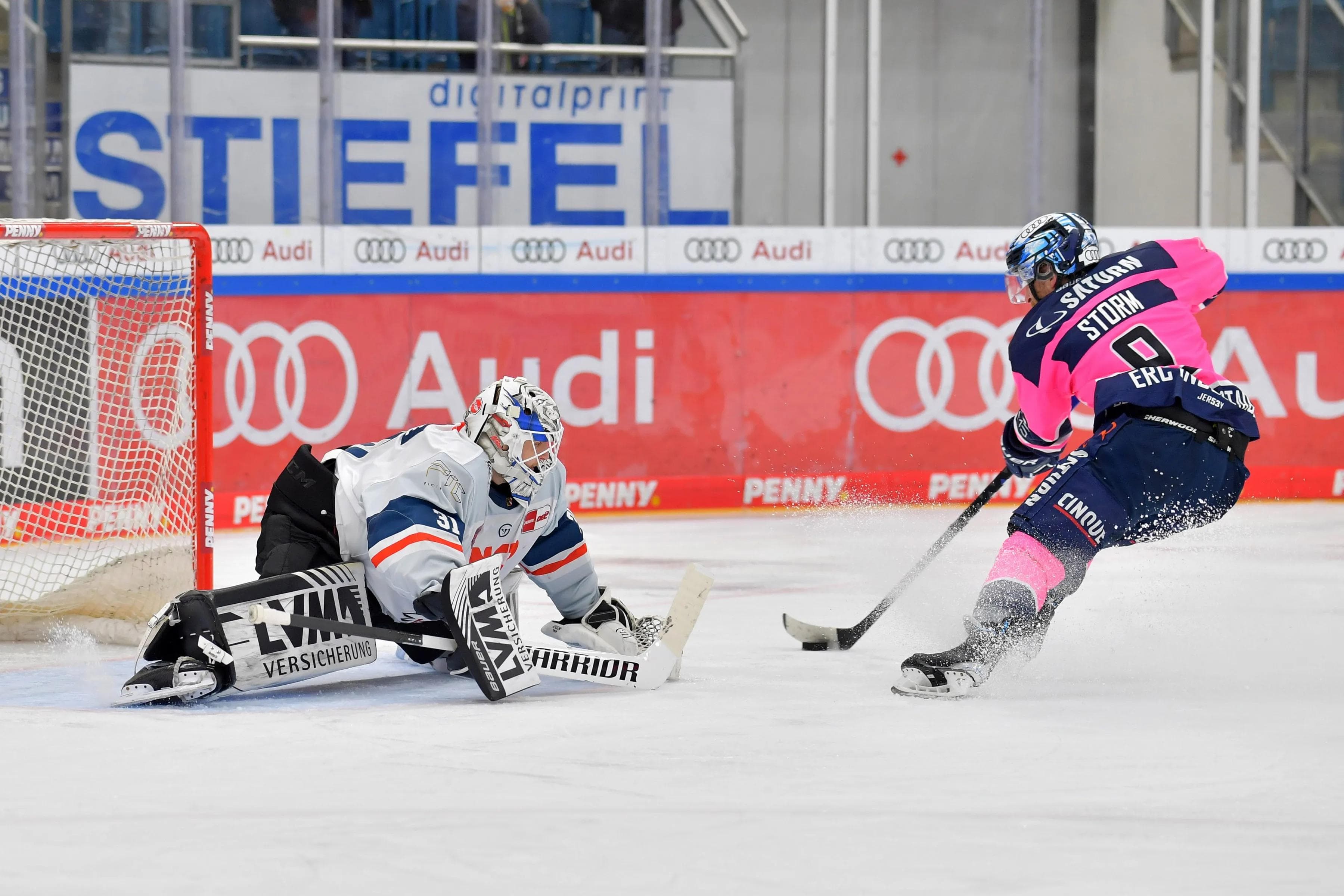 Gegen Nürnberg sollen die neonpinken Trikots wieder Glück bringen.
Foto: Johannes Traub/JT-Presse.de