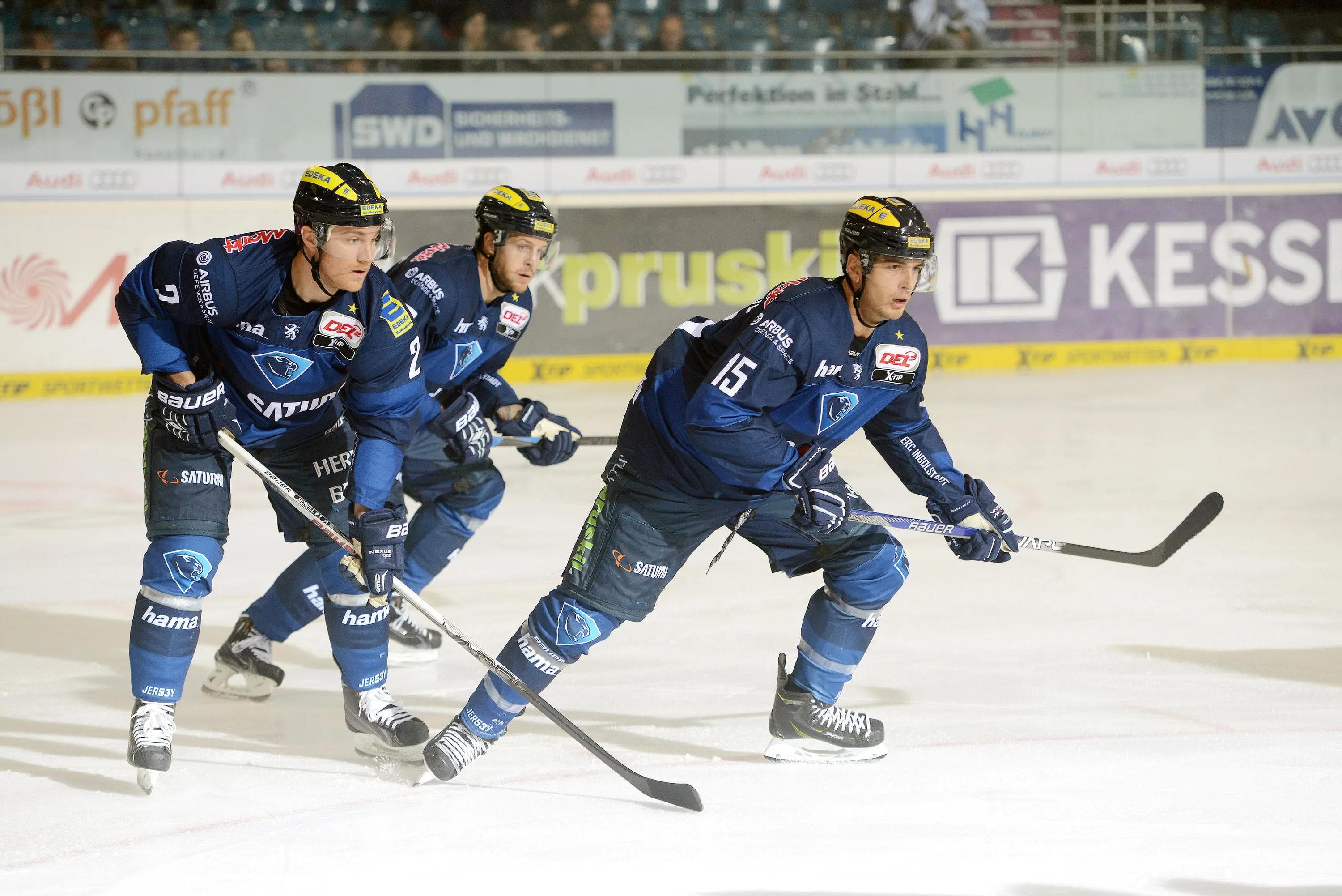 Patrick McNeill, Petr Taticek und John Laliberte greifen an. Auf geht's in die zweite Saisonphase! Foto: st-foto.de/Strisch-Traub