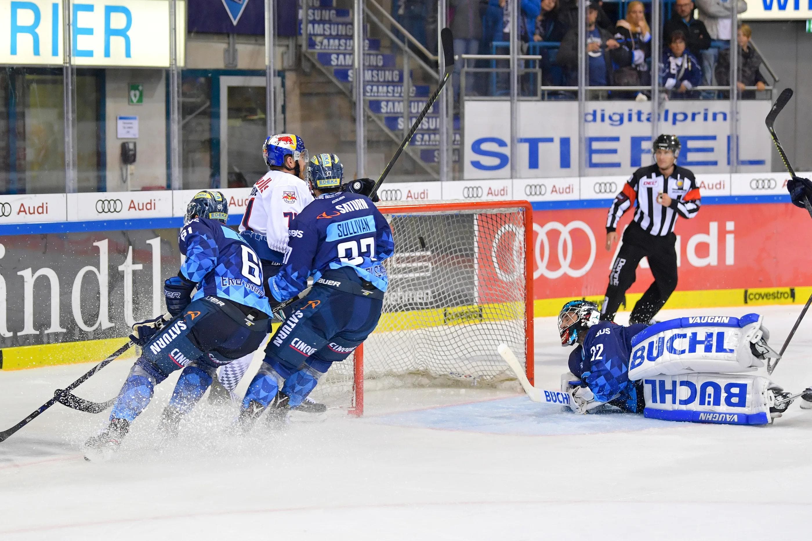 Trotz guter Leistung über 35 Minuten müssen sich die Panther um Goalie Jochen Reimer letztlich Red Bull München mit 7:4 geschlagen geben.
Foto: Johannes TRAUB / JT-Presse.de