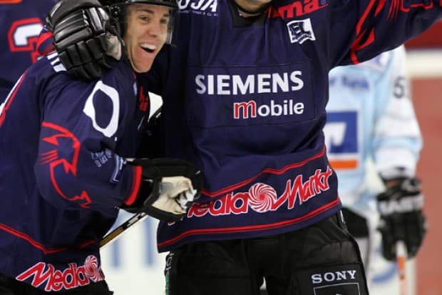 "Ich freue mich auf diese auch für mich erstmalige Aktion und bin gespannt, was die hoffentlich zahlreichen Fans alles von mir wissen wollen." Ex-Panther und NHL-Star Marco Sturm ist heute ab 19 Uhr im Chat.