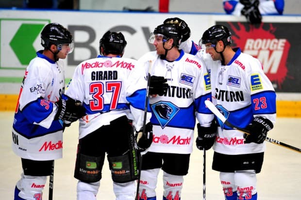 Das 4:3 durch Rick Girard wird bejubelt.. Foto: Reymondin