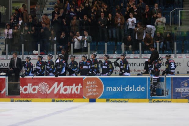 Blick nach vorne: Die Panther empfangen heute die Iserlohn Roosters.