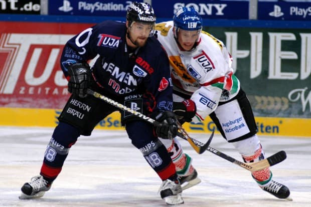 Doug Ast erzielte das 1:0<br>Fotos: Hockey-Press
