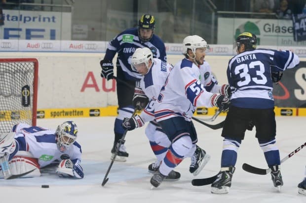 Björn Barta erzielte den 1:1 Ausgleich in Unterzahl und wurde zum dritten Star des Spiels gewählt. Foto: Stefan Bösl - www.kbumm.de