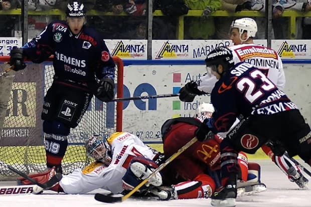 Hier erzielt Andy McDonald das 8:0