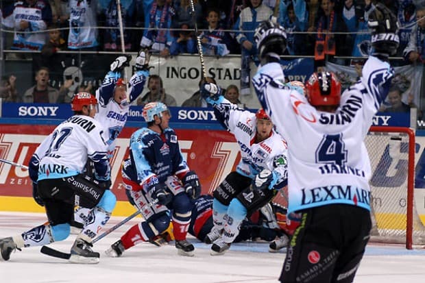 Torjubel zum 2:1 durch Doug Ast