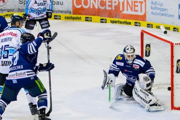 Das 1:0 für den ERC durch Thomas Greilinger (nicht im Bild). Foto © Schindler