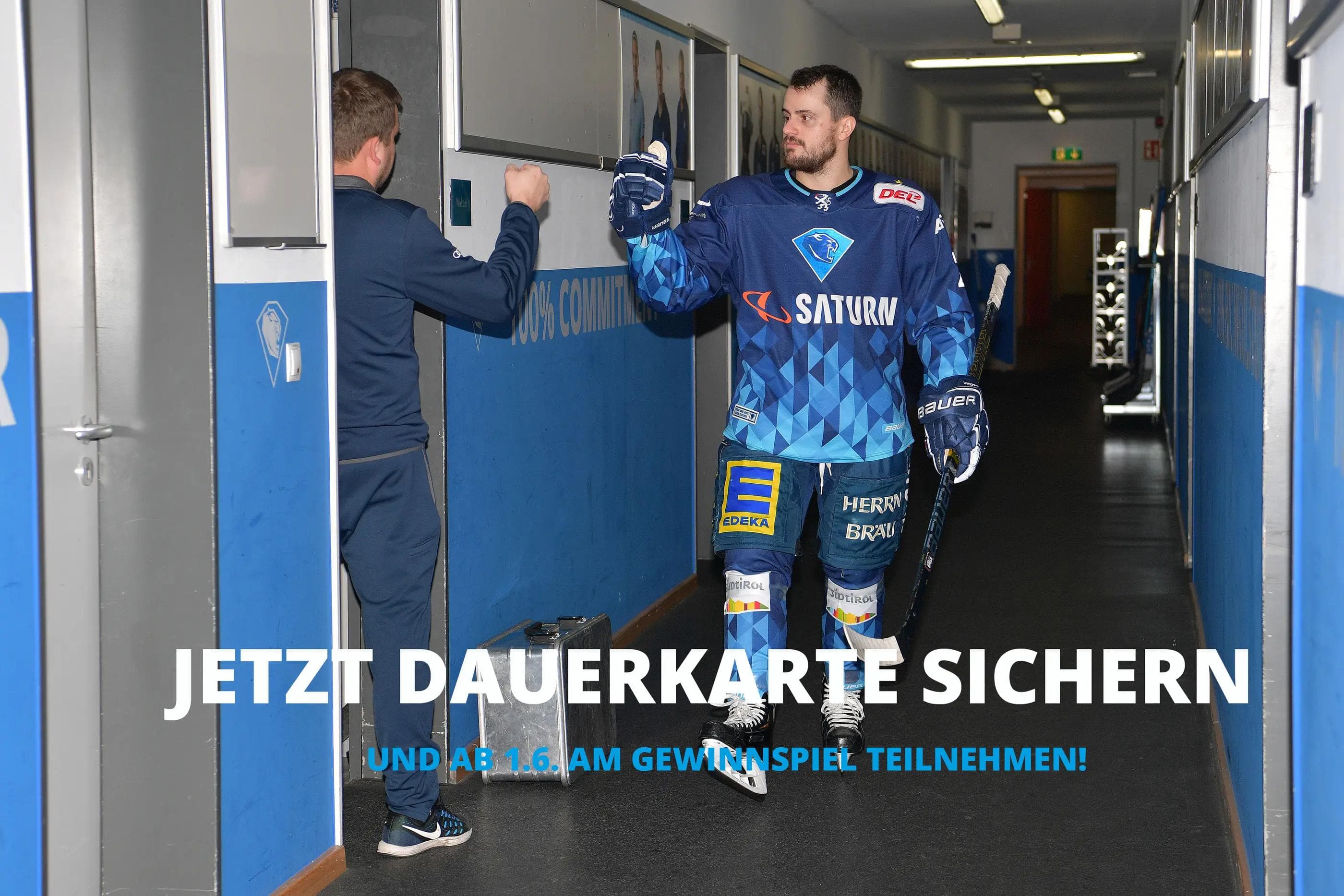 Seien Sie hautnah dabei: Wayne Simpson vor einem Heimspiel im Kabinengang der Saturn-Arena.
Foto: Traub/JT-Presse