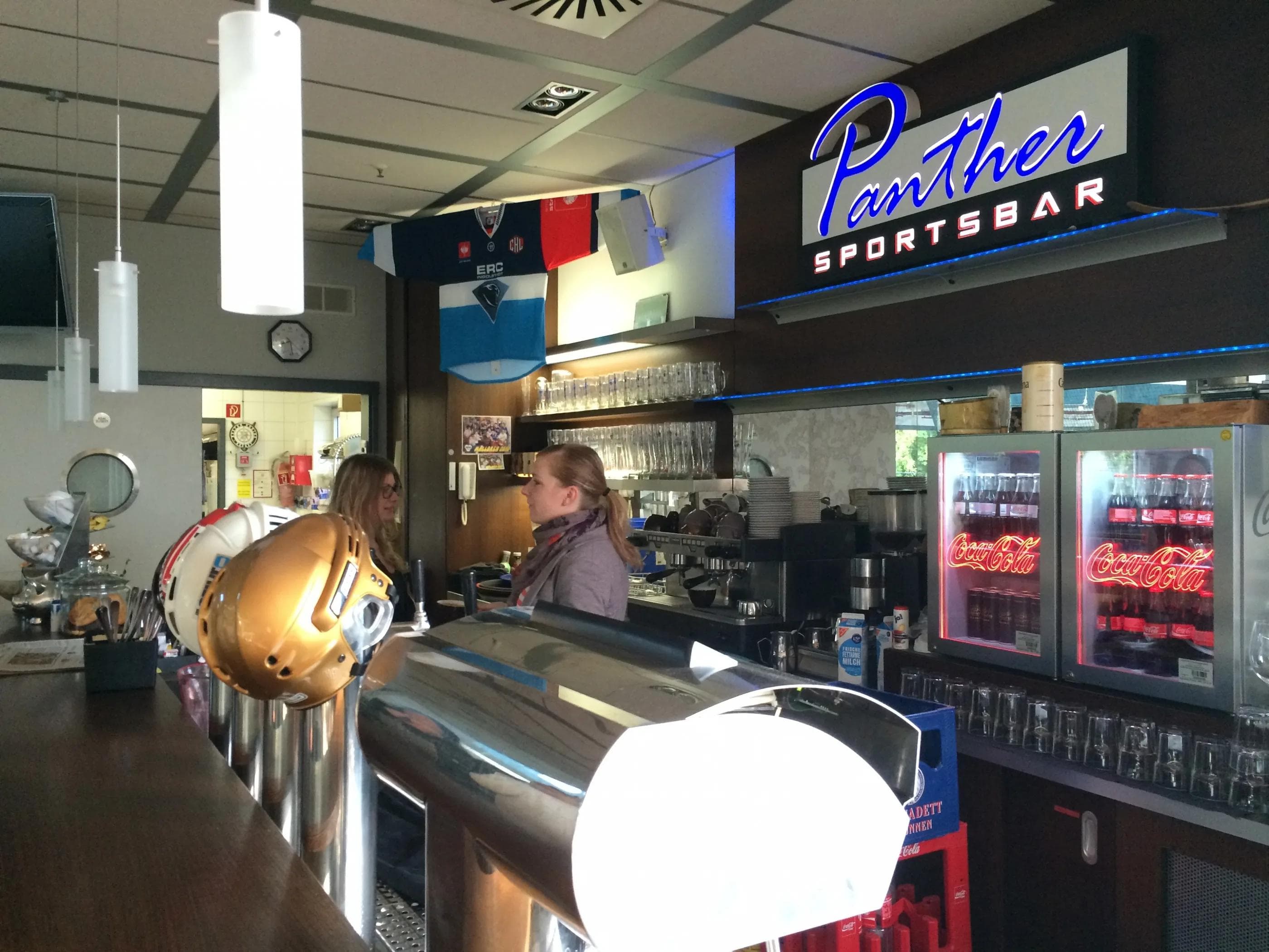 Ein kühles 64er? Dazu gutes Essen und ein Sport-Event im TV? Dann ist die Panther Sportsbar der richtige Anlaufpunkt. Foto: Martin Wimösterer