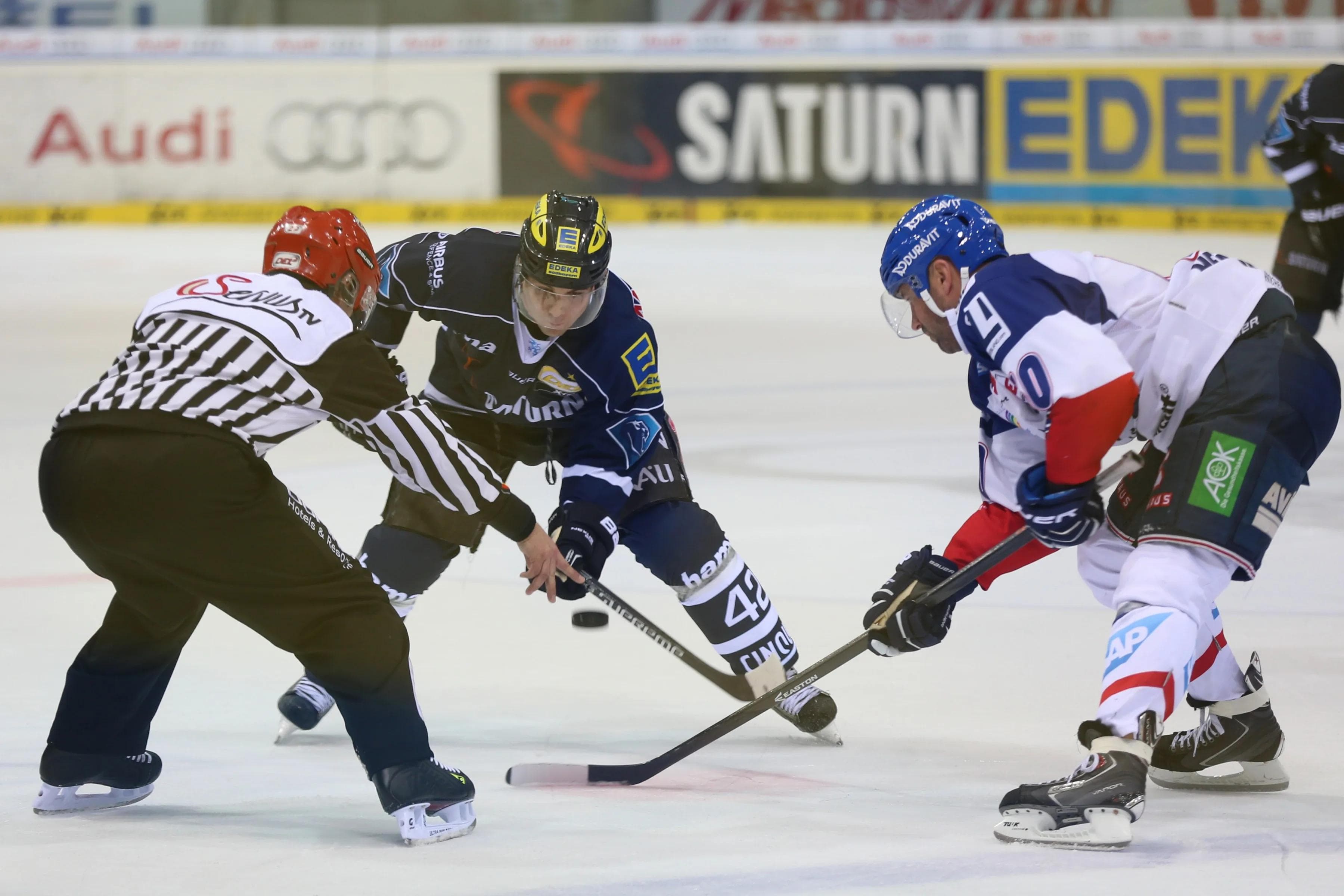 Heute Abend fällt das Eröffnungsbully zur Finalserie zwischen Ingolstadt und Mannheim. Foto: Stefan Bösl / kbumm.de
