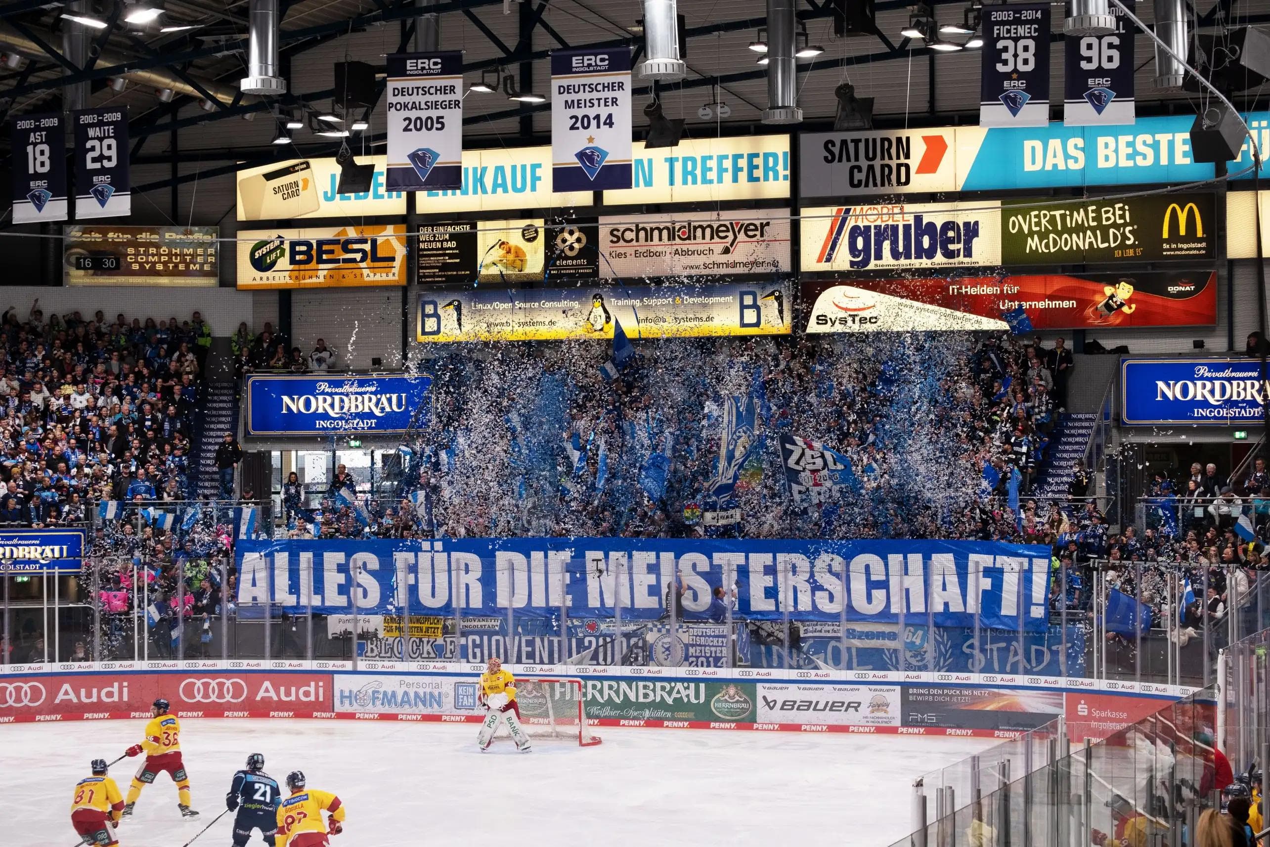 Die einmalige Playoff-Stimmung live im Stadion erleben.
Foto: Eikam