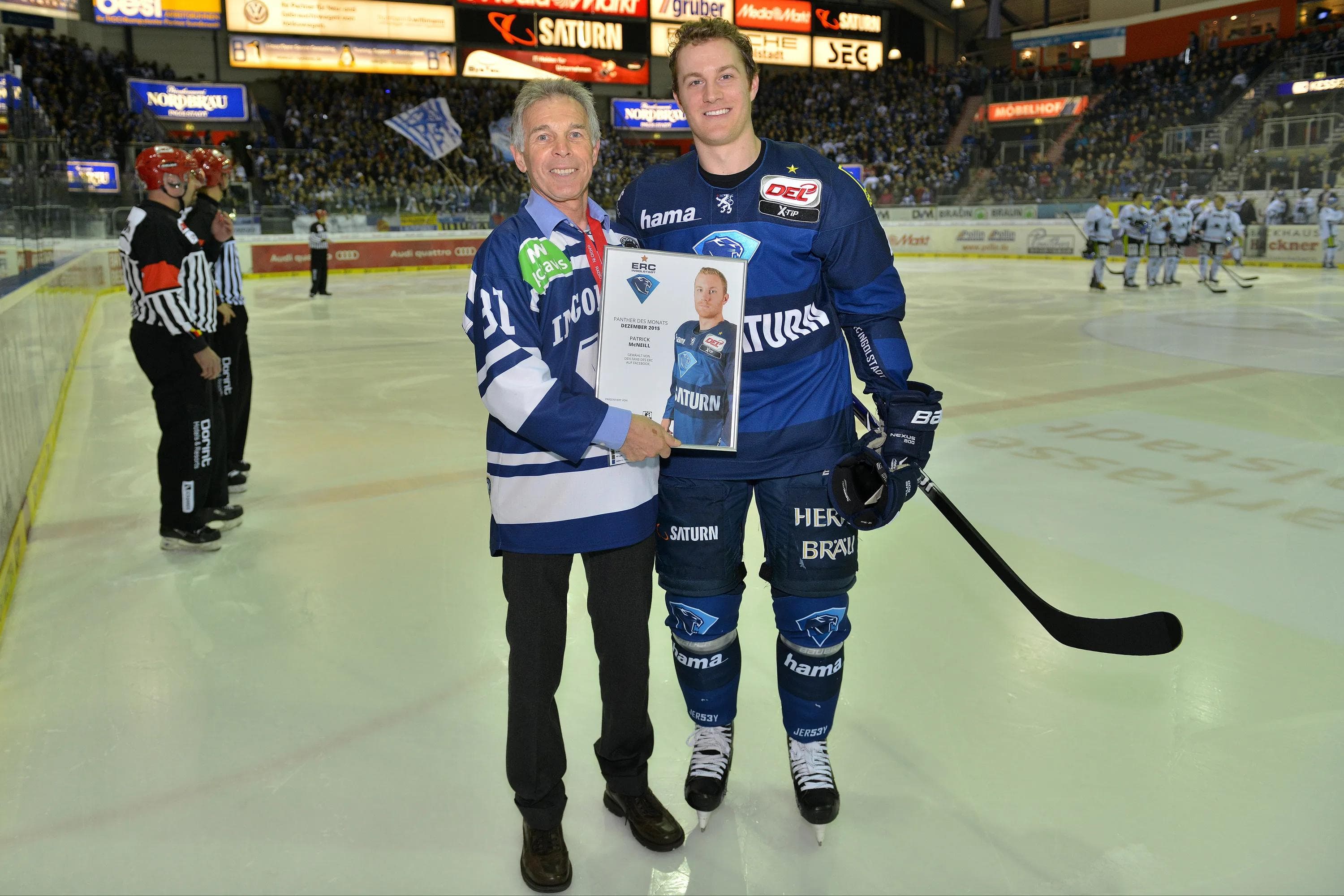Gratulation, Patrick McNeill (auf dem Bild bei der Ehrung mit Radio IN-Reporter Hans Fischer). Foto: st-foto.de / Strisch/Traub