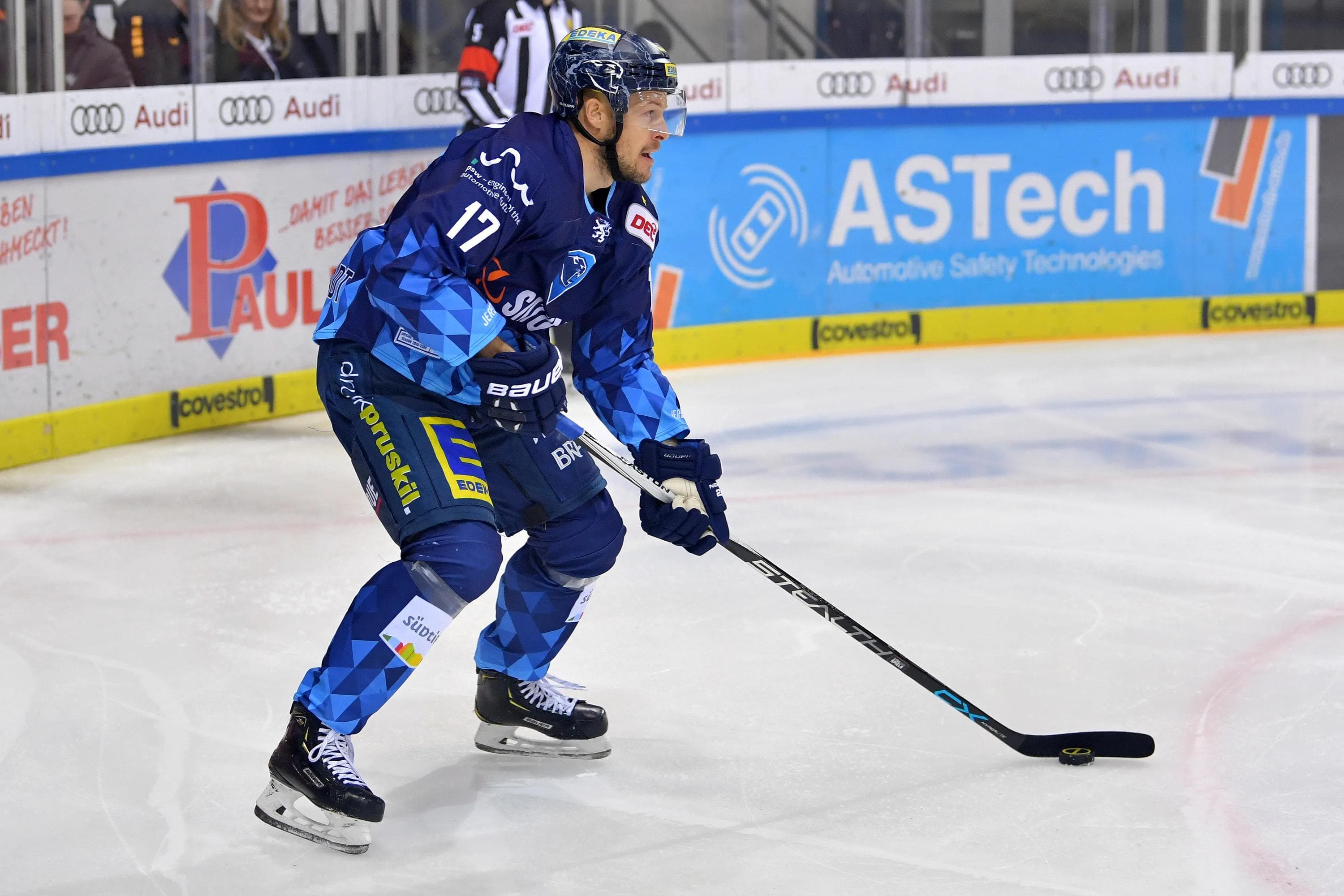Auch das Heimtrikot von Petr Taticek, der die Panther nach sechs Jahren verlässt, können sich die Fans sichern.
Foto: Johannes TRAUB / JT-Presse.de