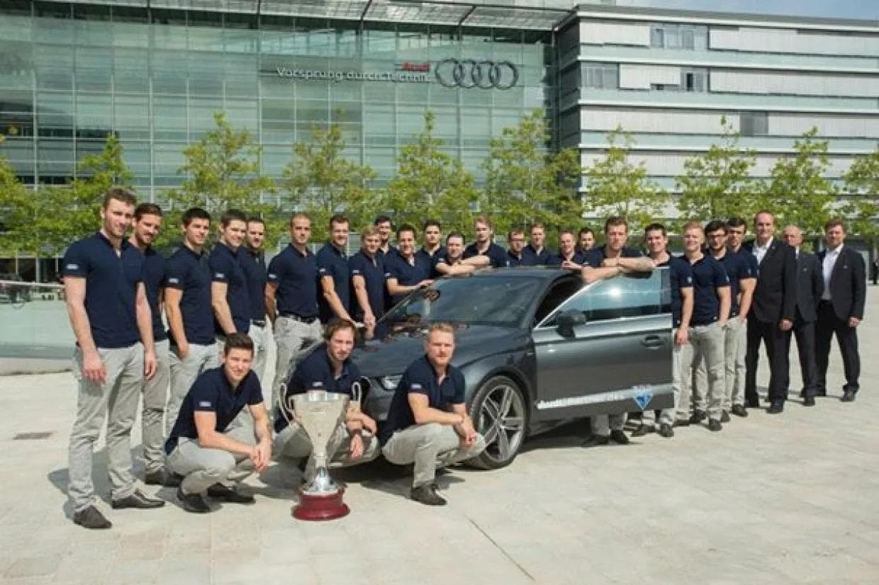 Fahrzeugübergabe im Audi Forum