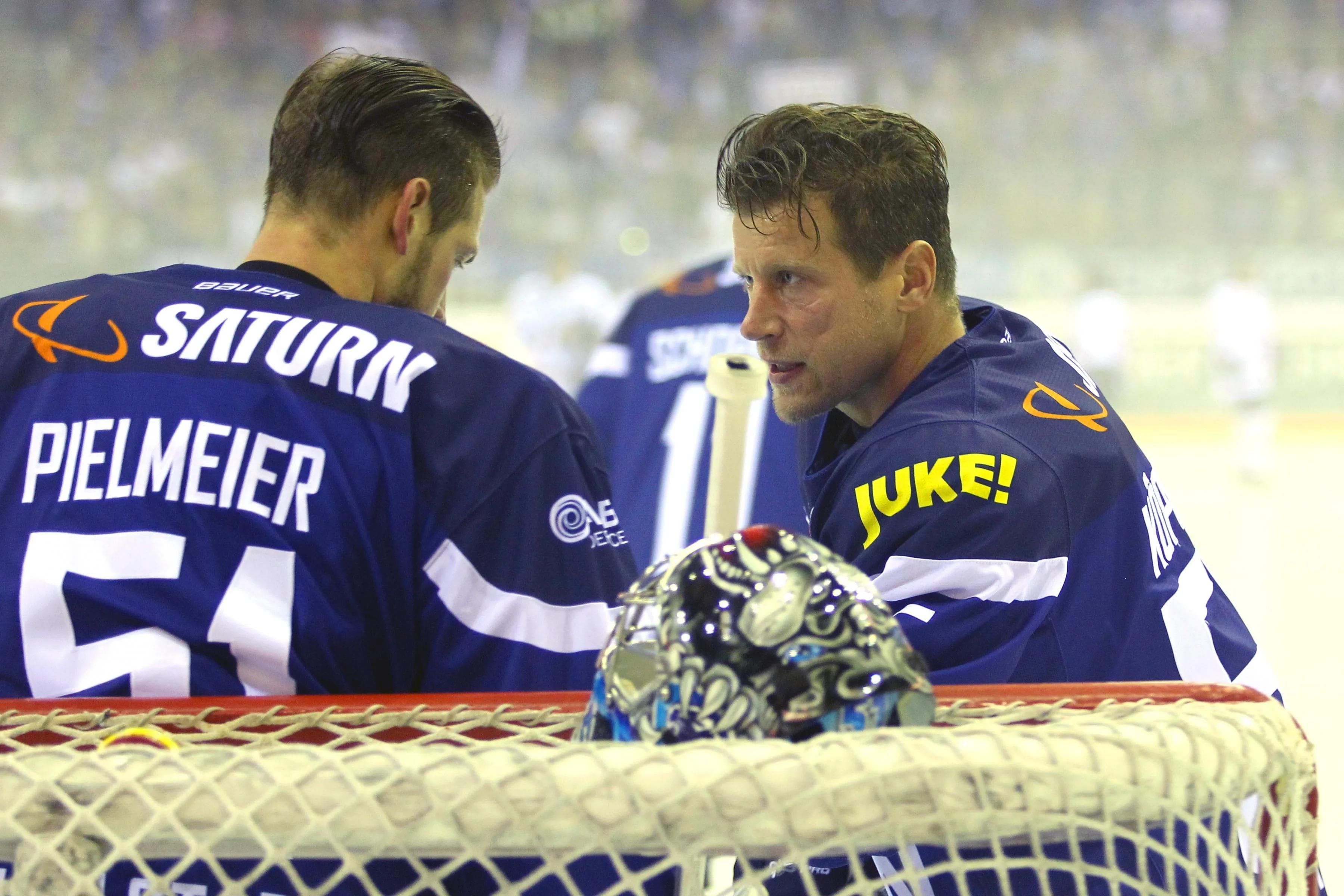 Timo Pielmeier und Patrick Köppchen sind bereit für das Duell gegen Krefeld. Foto: Ralf Lüger / kbumm.de