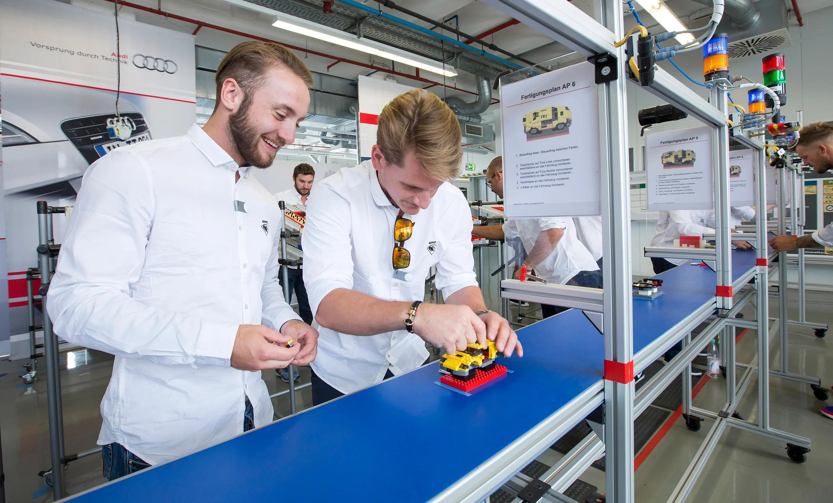 Haben Spaß bei der Arbeit - Simon Schütz und Laurin Braun. Foto: Stefan Sauer / Audi