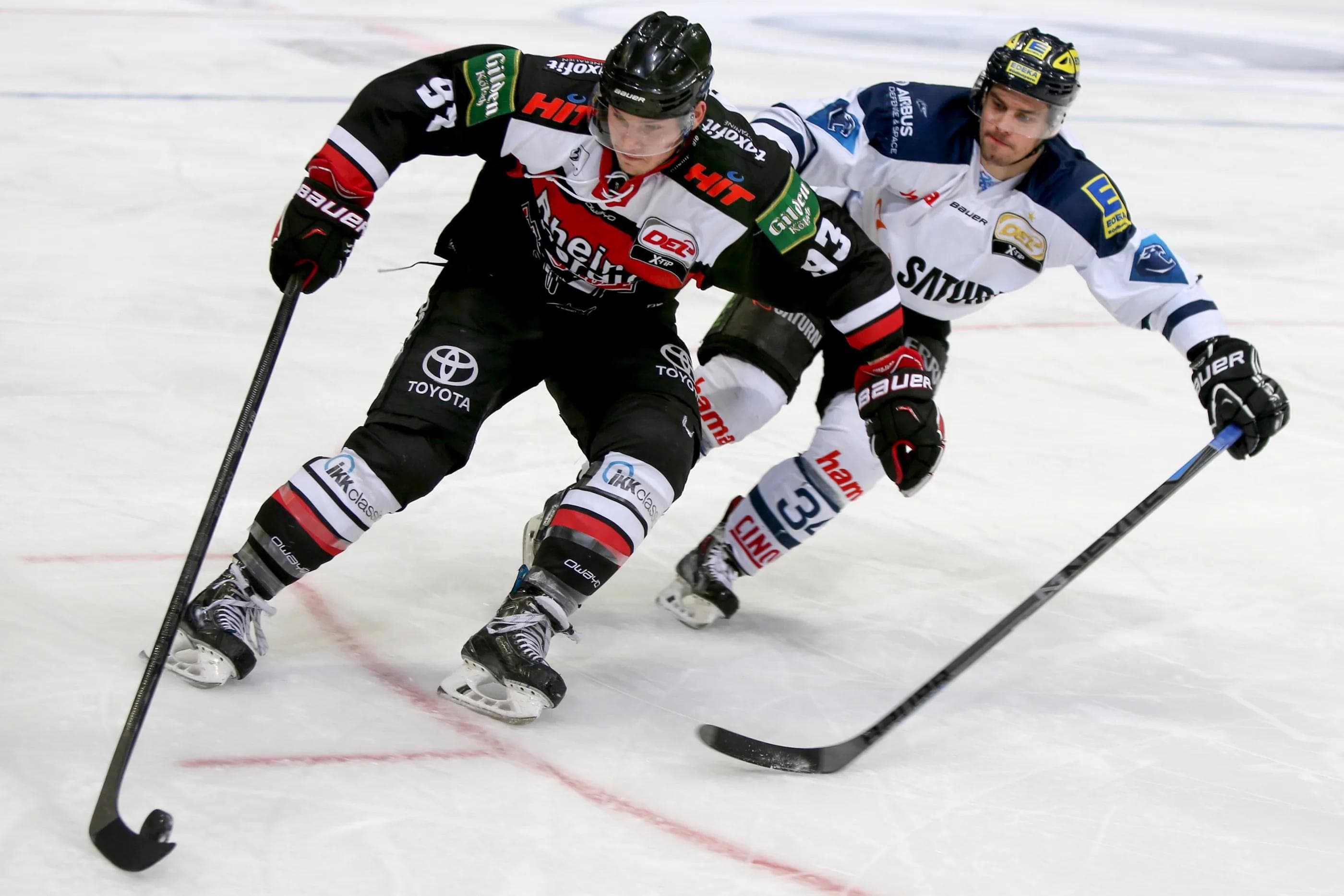 Benedikt Kohl (rechts) in einem Duell gegen Köln. Foto: Jürgen Meyer / kbumm.de