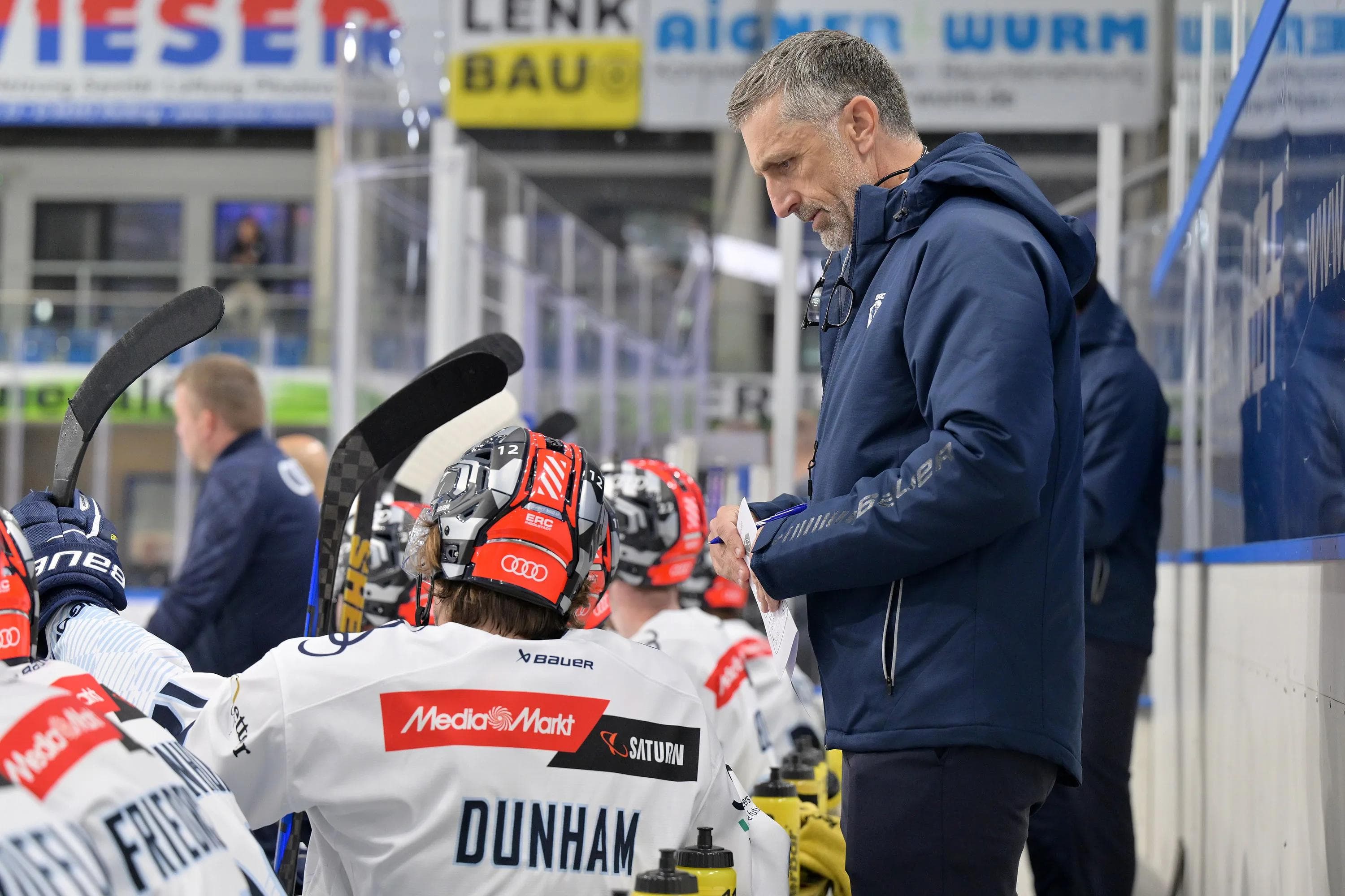 ERC-Coach Mark French konnte aus dem ersten Testspiel einige Erkentnisse ziehen.
Foto: Johannes Traub/JT-Presse.de