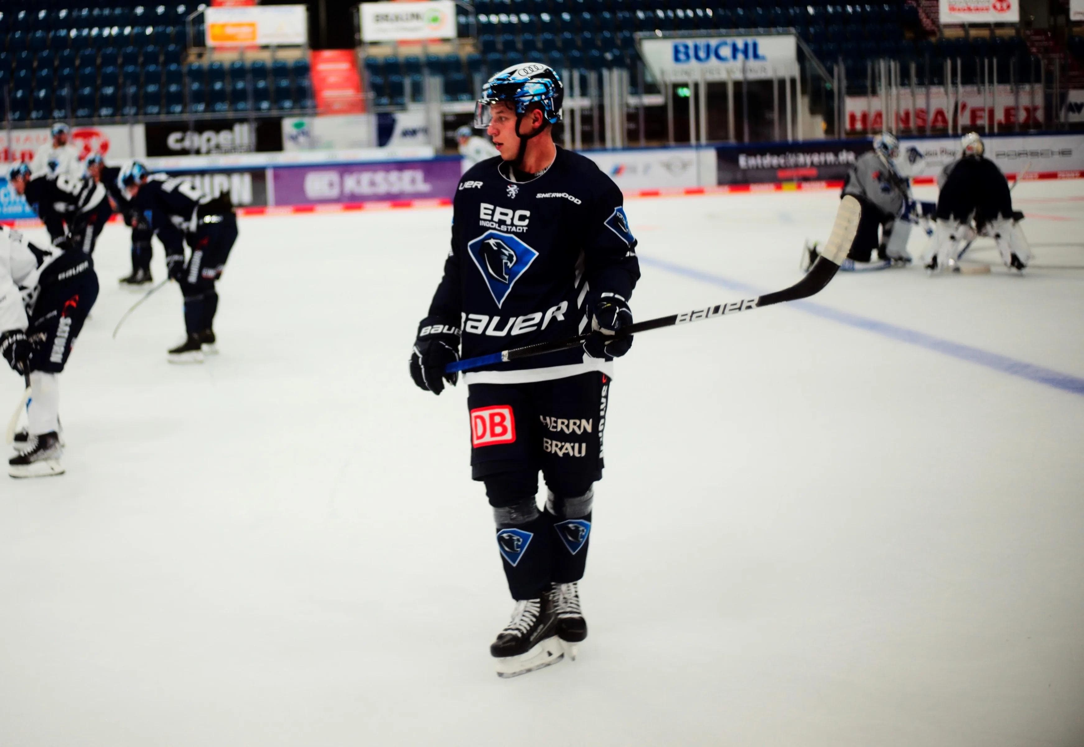 Panther-Neuzugang Simon Gnyp beim ersten Eistraining.