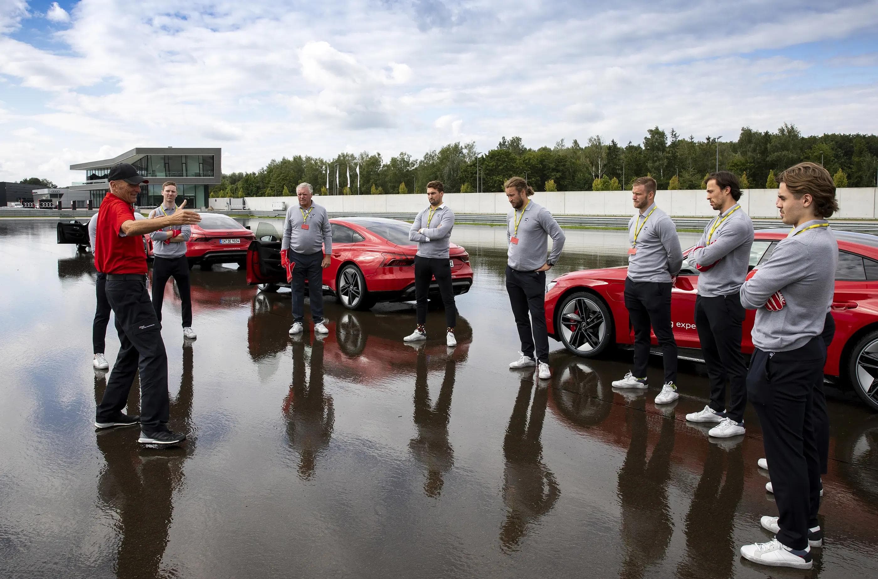 Genaue Instruktionen gab es für die Panther-Cracks.
Foto: AUDI AG