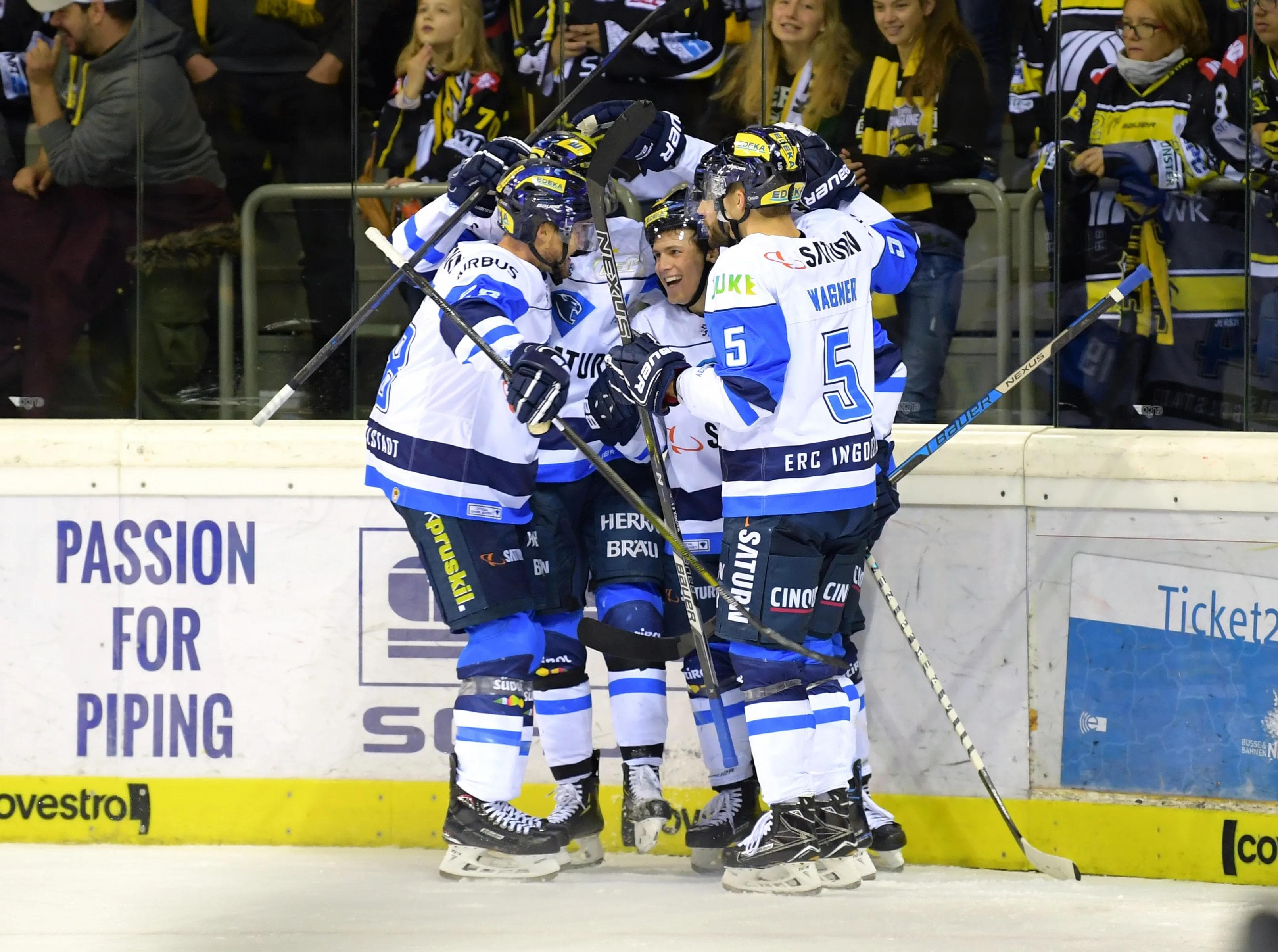 Tolle Moral bewiesen die Panther in Krefeld. Foto: Jürgens /  DEL-Photosharing