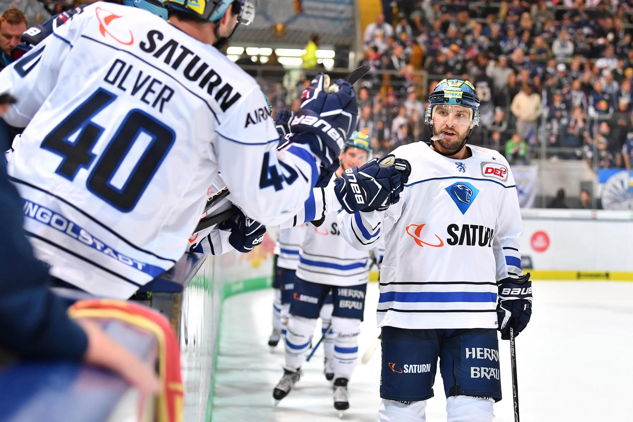 Brett Olsons Reihe fuhr gegen München viermal zum Jubeln an die Wechselbank. Foto: st-foto.de / Johannes Traub