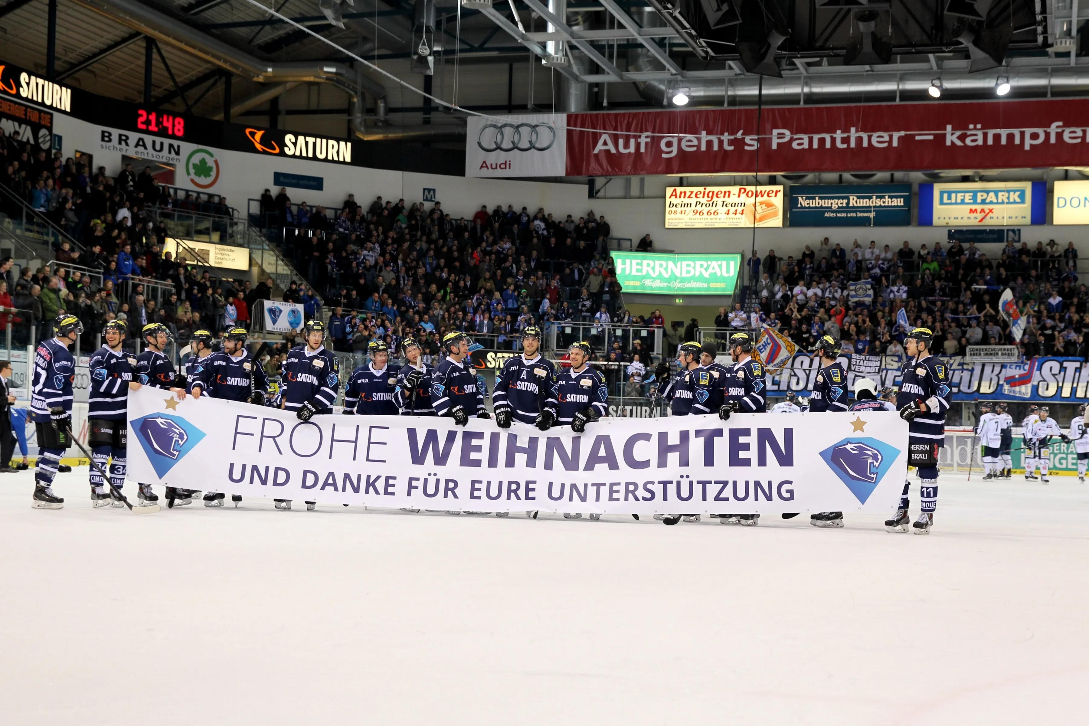Das Team des ERC Ingolstadt wünscht allen ERC-Fans frohe Weihnachten. Foto: Jürgen Meyer