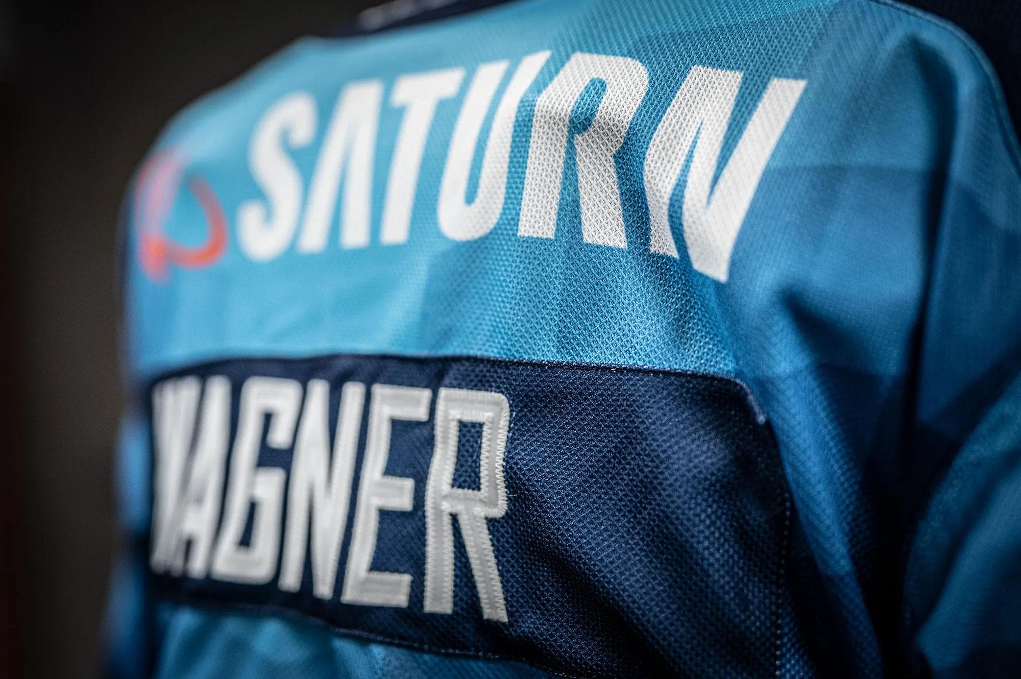 Beim Hometrikot ist der Name auf ein Nameplate gestickt. 

Foto: Stefan Bösl