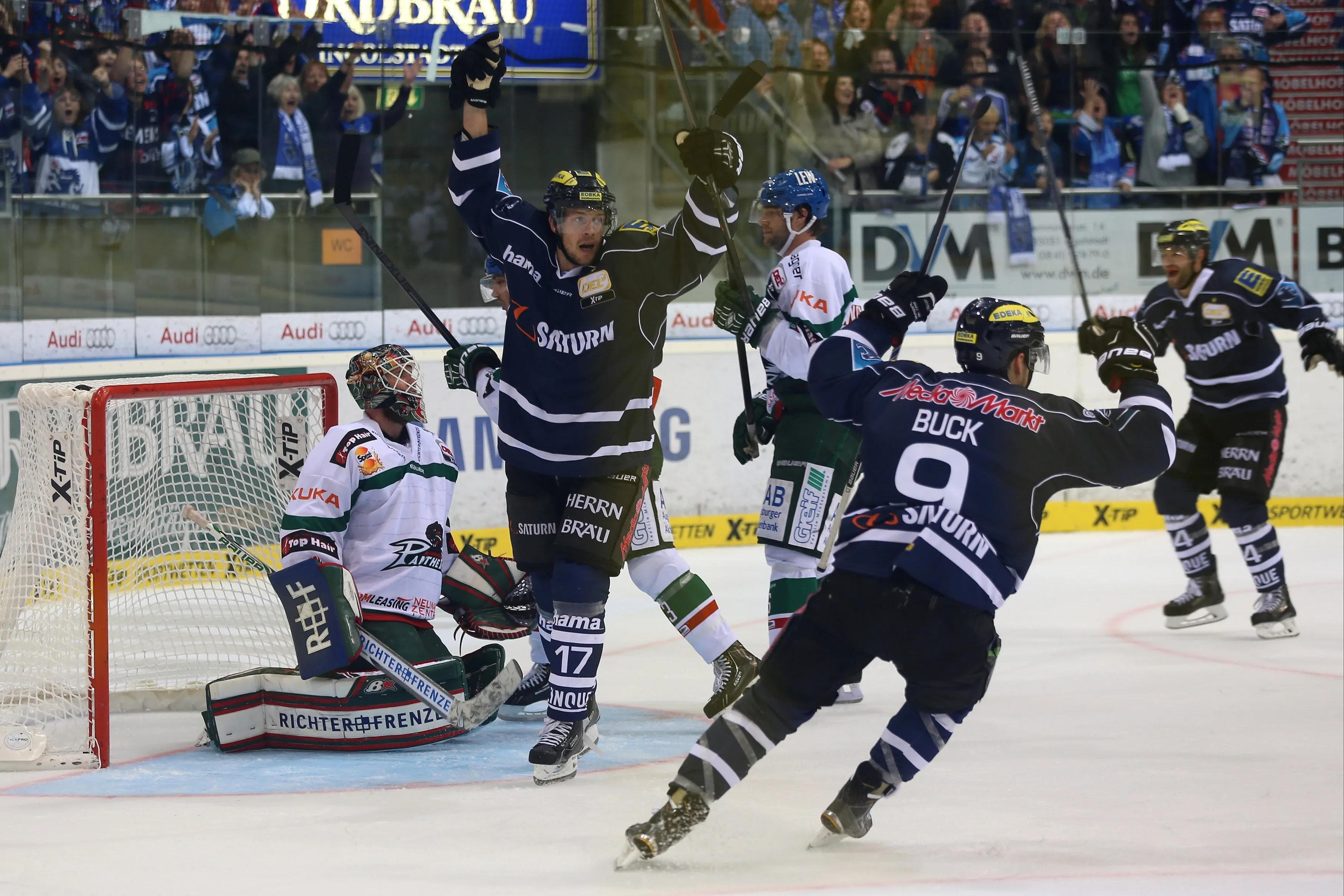 Im Hinspiel schlug die ERC-Topreihe zu. Am Ende gewann Augsburg mit 2:4. Diesmal wollen die Ingolstädter am Ende jubeln. Foto: Bösl