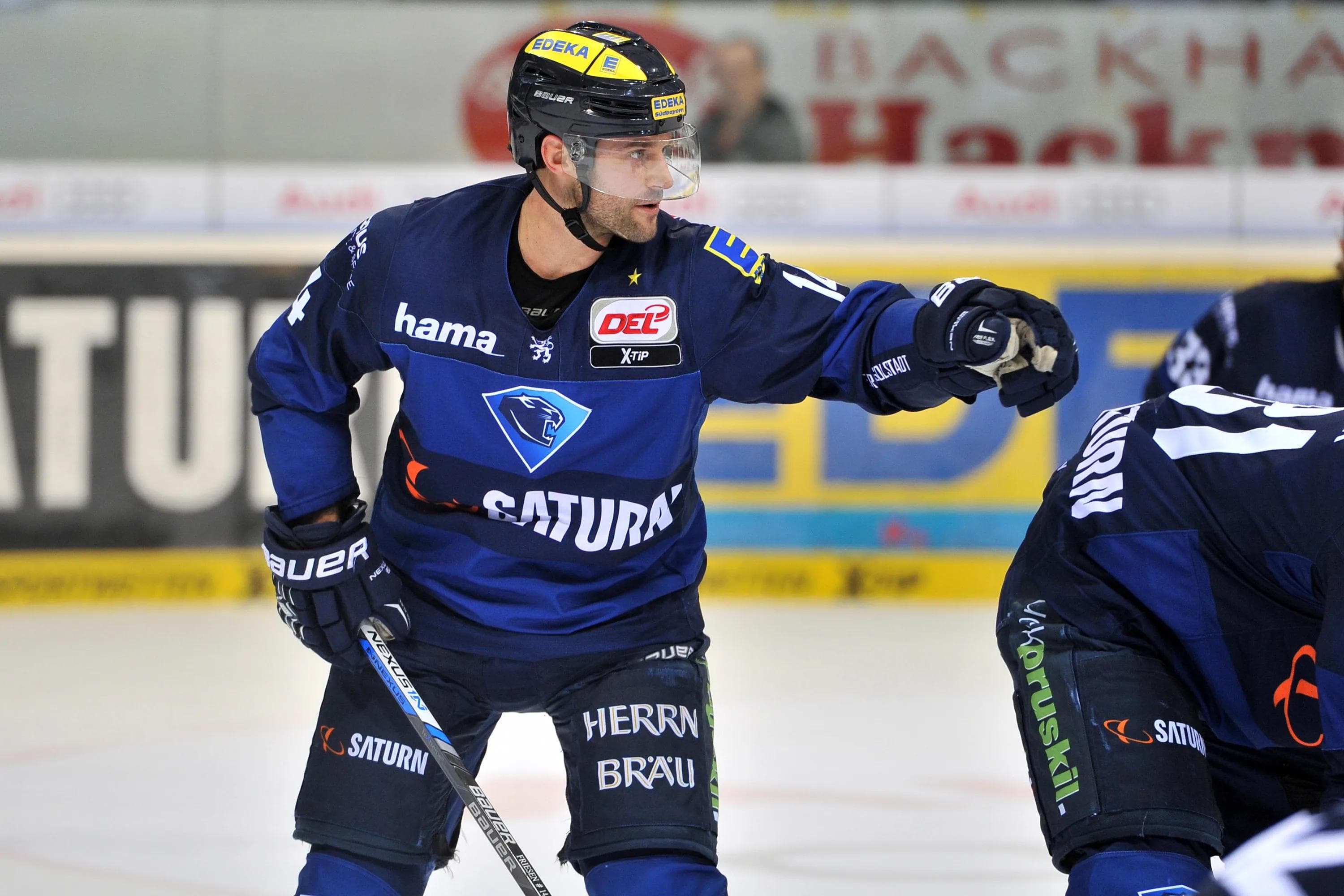 Dustin Friesen und seine Panther treten am Wochenende bei den Erzrivalen an. Foto: st-foto.de / Strisch-Traub