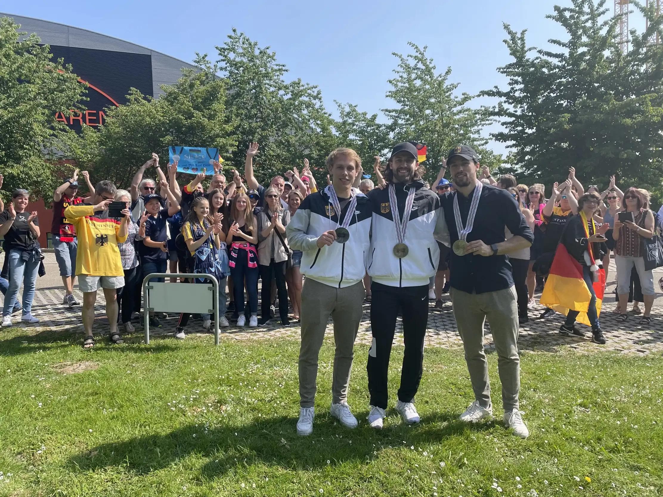 Unsere WM-Helden Leon Hüttl, Wojciech Stachowiak und Fabio Wagner beim Fan-Empfang an der SATURN-Arena.