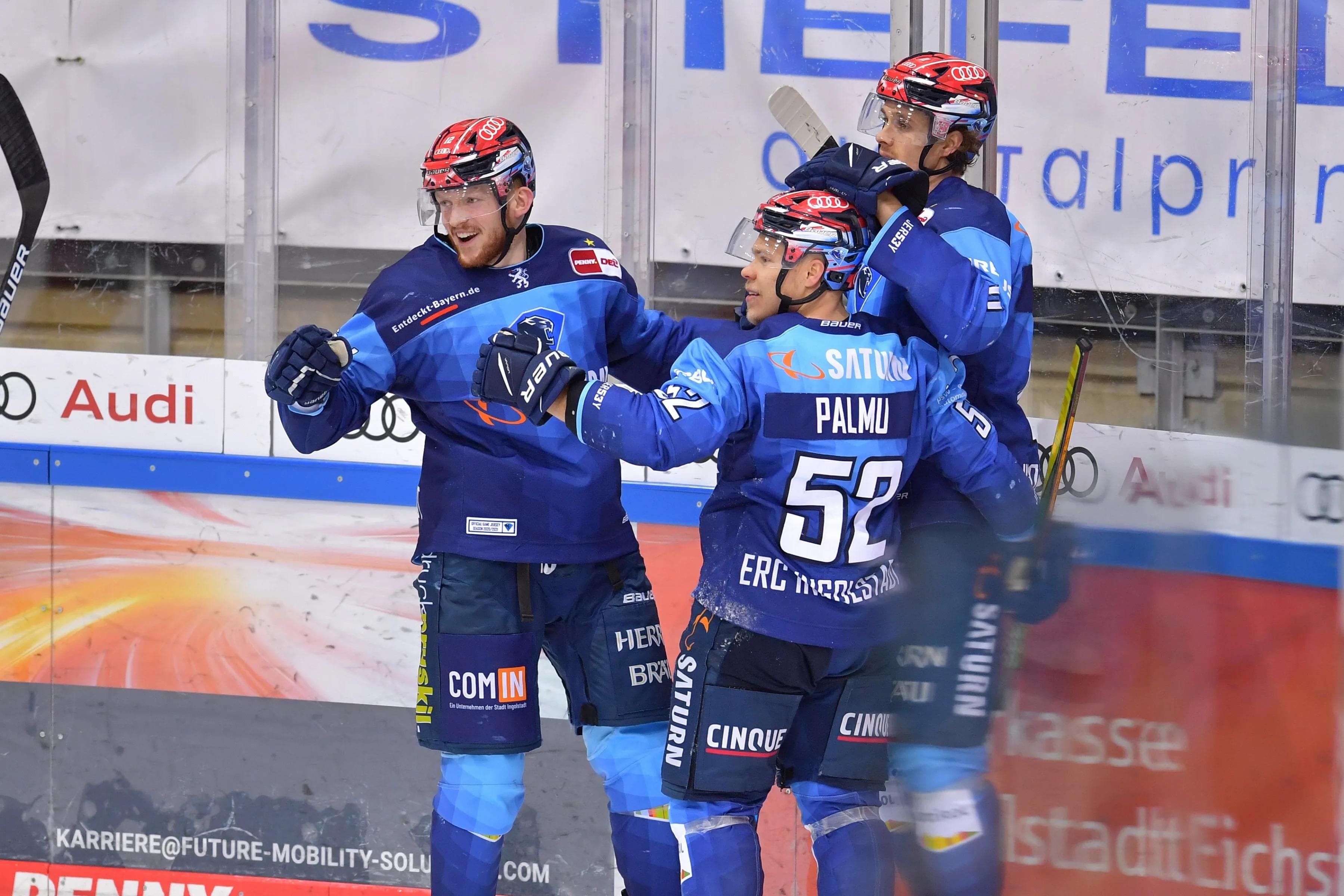 Hatten mit drei Treffer im Schlussdrittel großen Anteil am Sieg: Ryan Kuffner, Petrus Palmu und Louis-Marc Aubry (v.l.n.r.)
Foto: Johannes Traub/JT-Presse.de