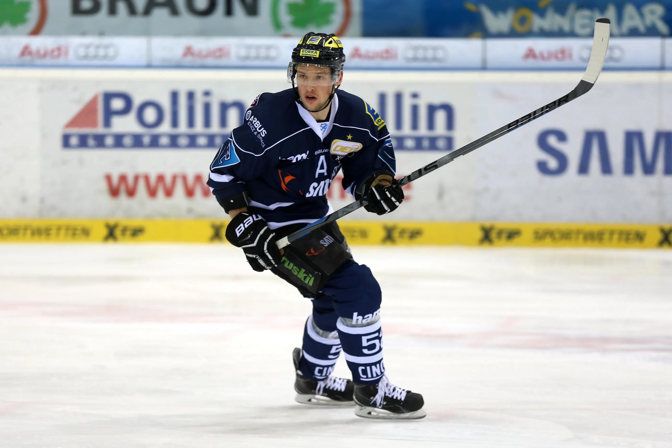 Patrick Hager absolvierte sein 400. DEL-Spiel und traf dabei zum 5:2-Endstand. Foto: Stefan Bösl / kbumm.de