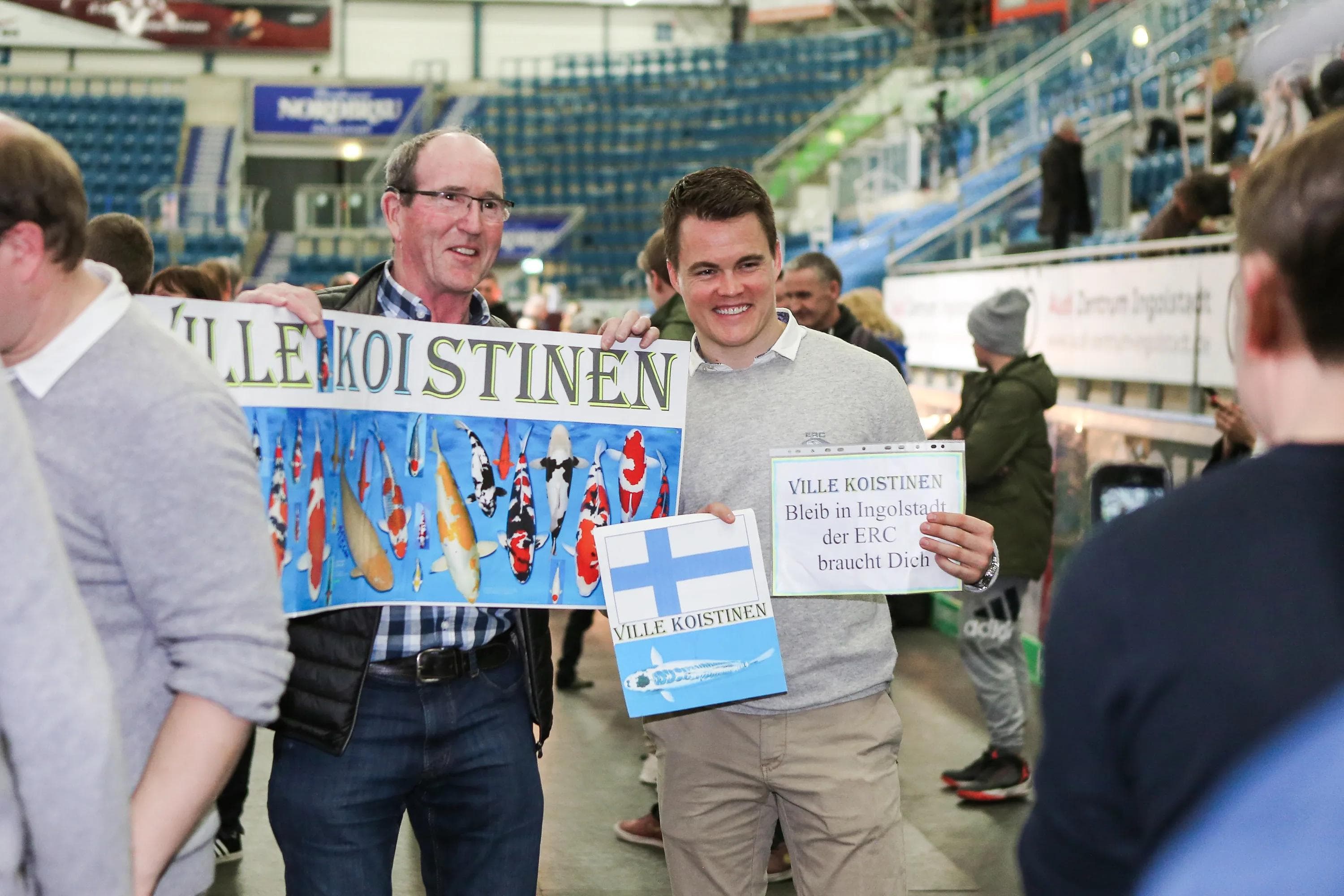 Die Hoffnung dieses Fans lebt. Foto: Oliver Strisch / st-foto