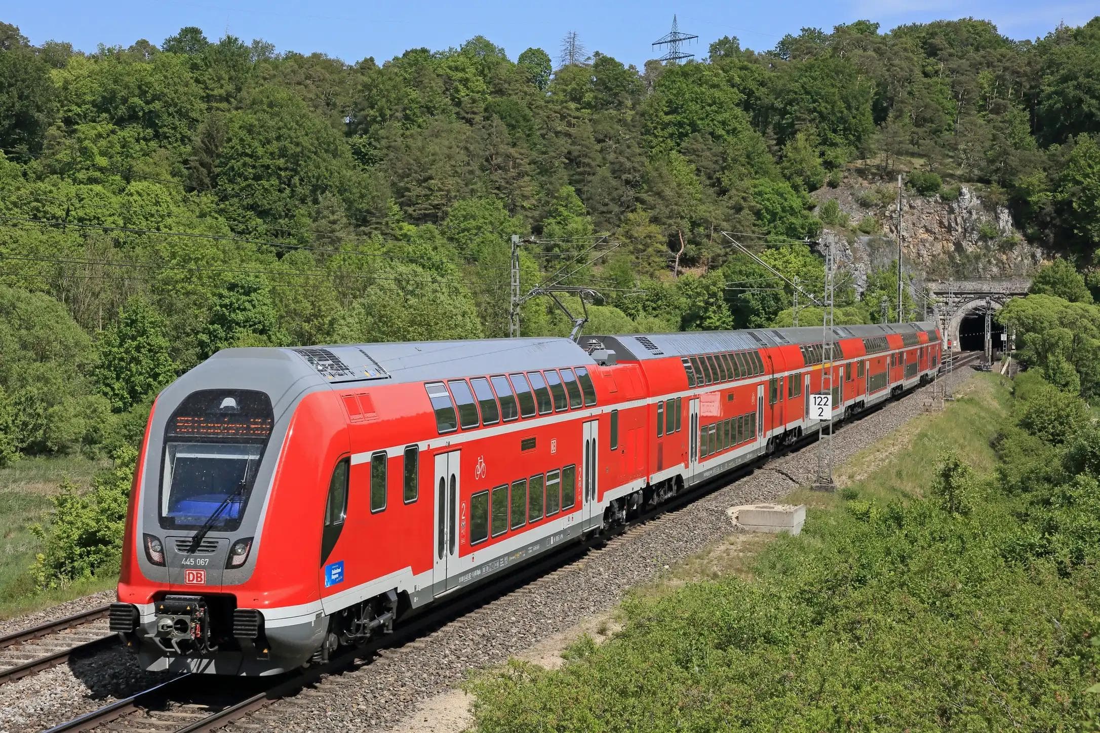 Mit dem ERC-exklusiven "München-Nürnberg-Express" reisen die Panther am Sonntag nach Nürnberg. Foto: Miethe / DB AG