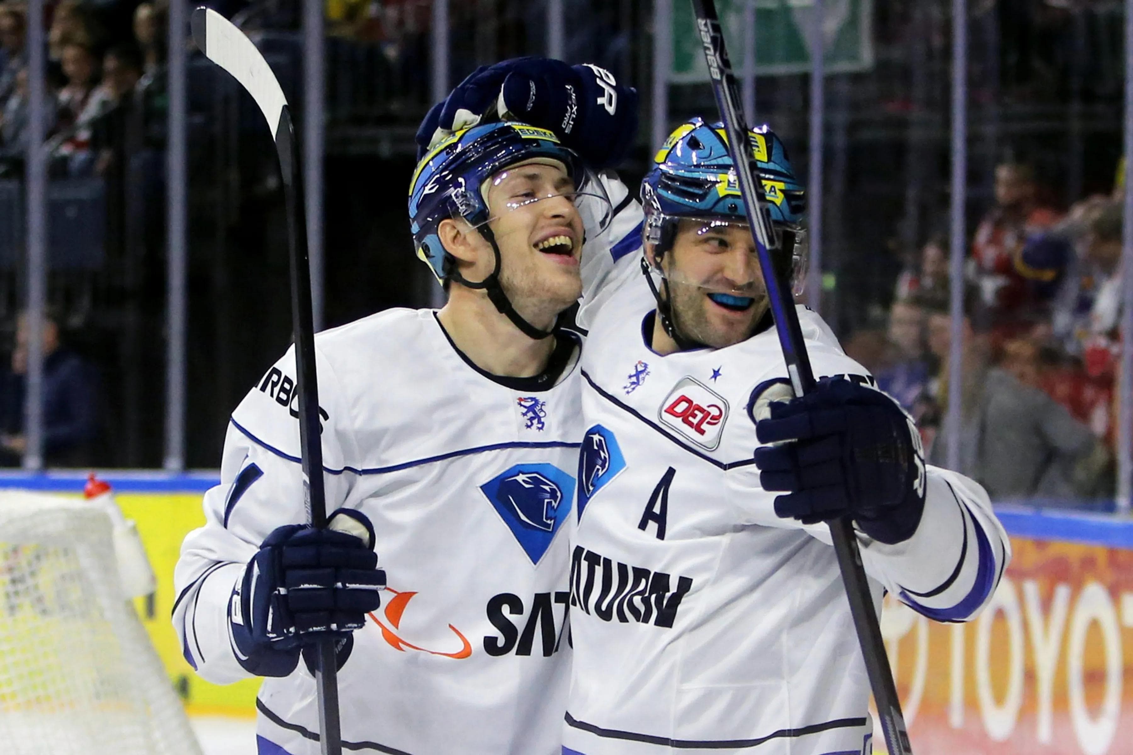 Benedikt Schopper und Dustin Friesen freuen sich auf heute Abend. Foto: Markus Banai / kbumm.de