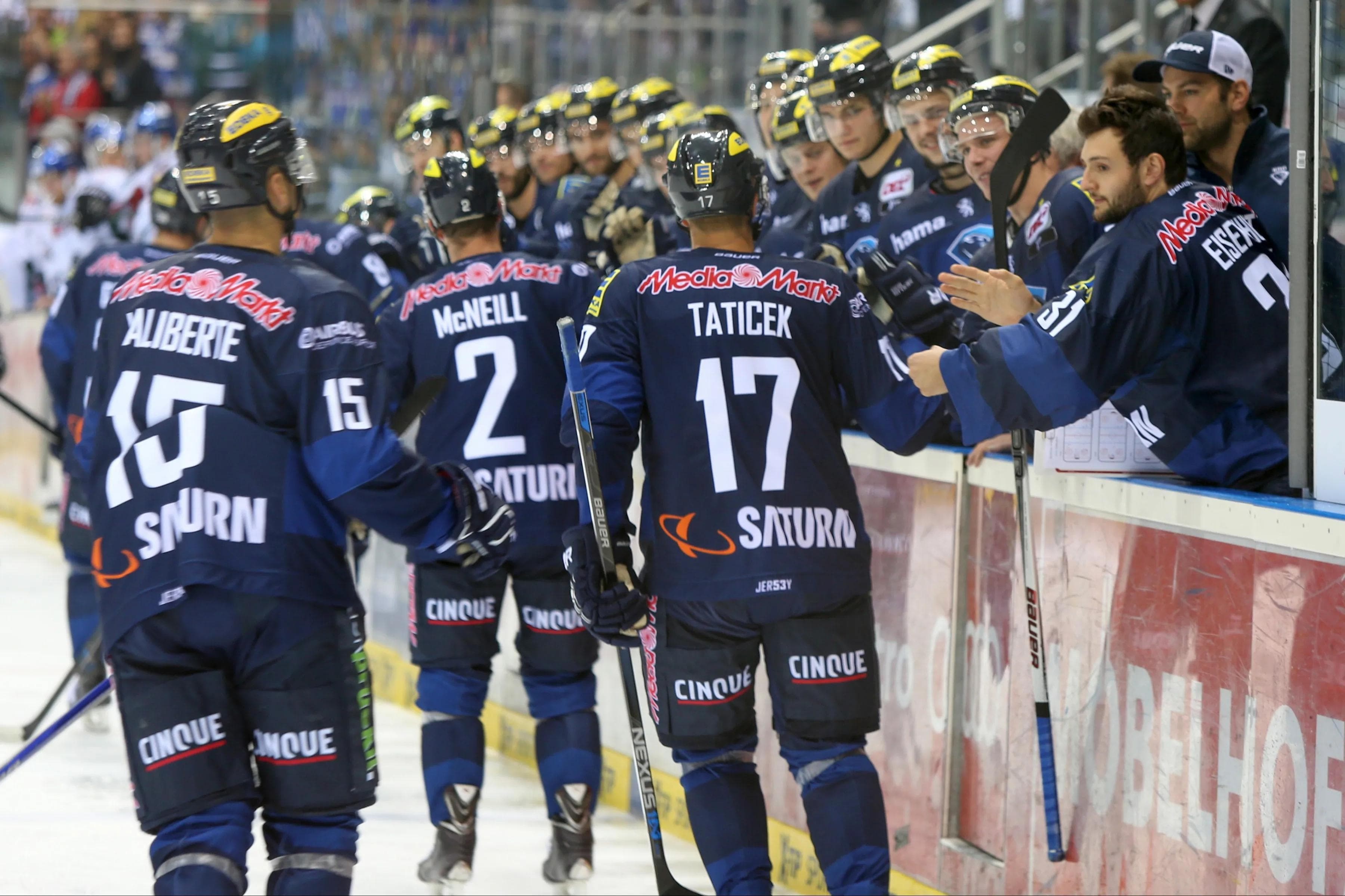 Hinter jedem Team stehen fleißige Betreuer. Foto: Jürgen Meyer / kbumm.de