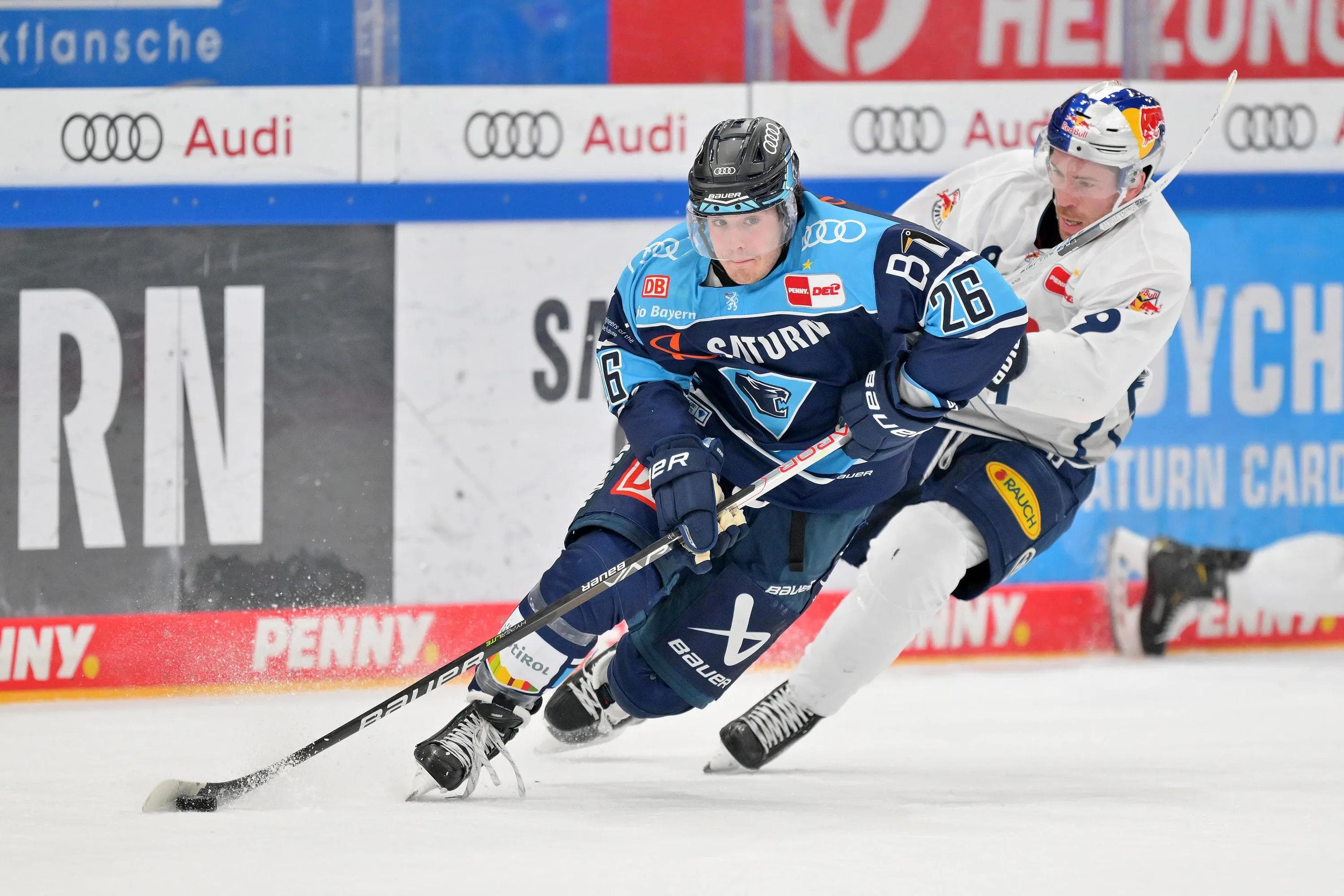 Hochgeschwindigkeits-Eishockey erwartet die Eishockey-Fans in der Finalserie zwischen Panthern und Red Bulls.
Foto: Johannes Traub/JT-Presse.de