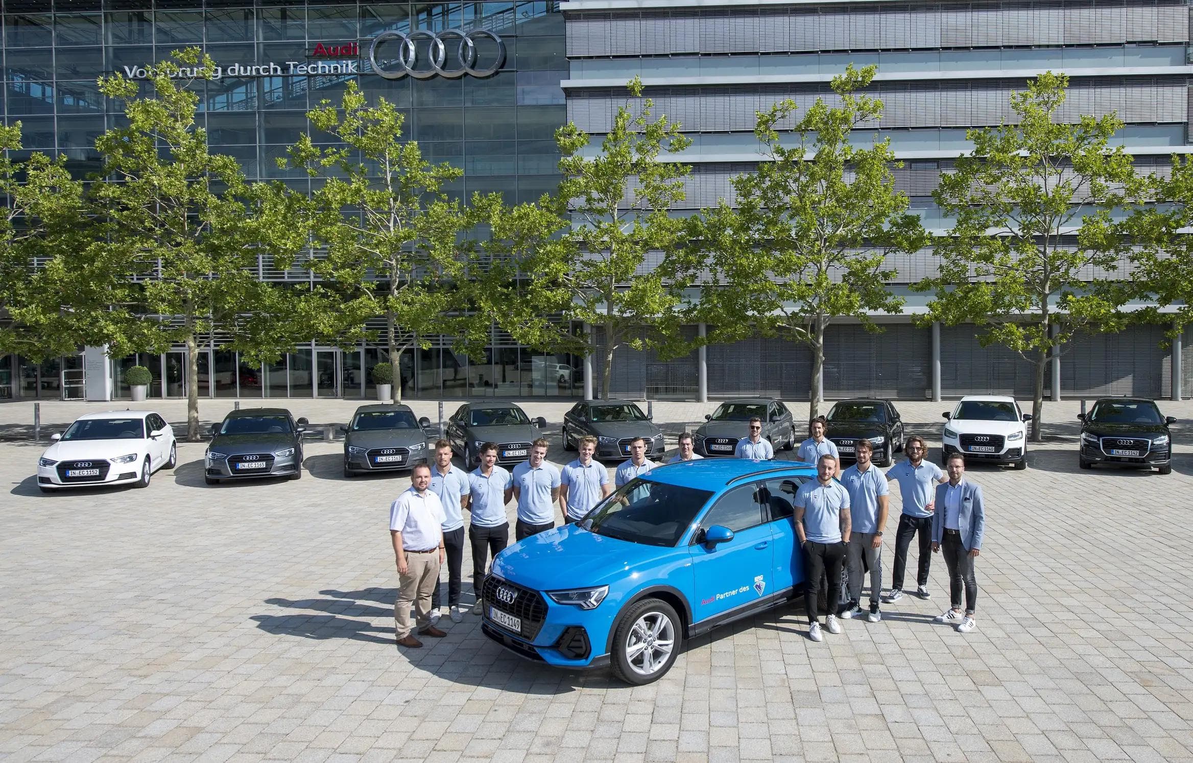 Der erste Weg führt den ERC traditionell zur Autoübergabe bei Audi. Foto: Audi AG