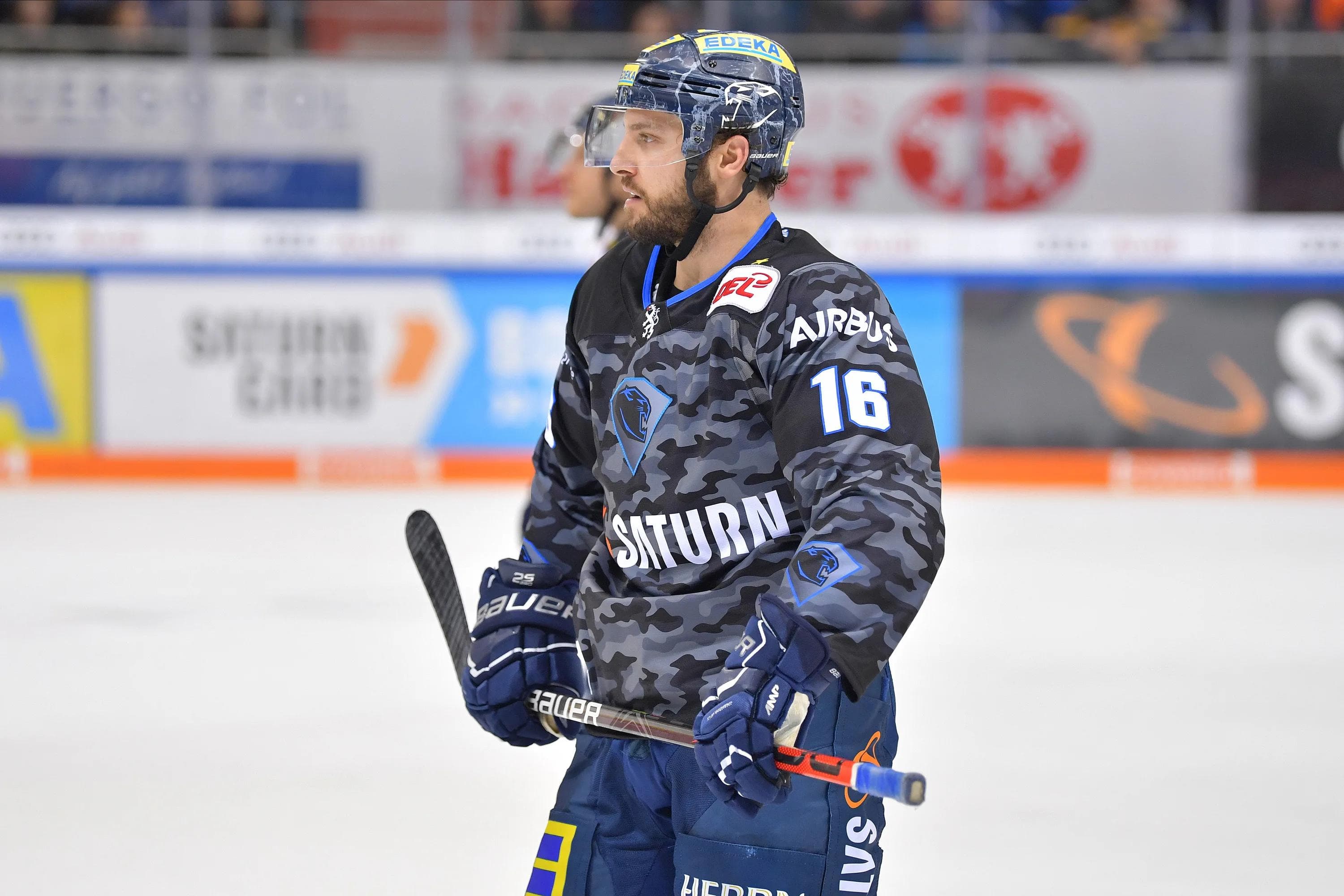Eines der Highlights der aktuellen Gameworn-Trikot-Auktion: Das Camo-Trikot von Brett Olson.
Foto: Johannes TRAUB / JT-Presse.de