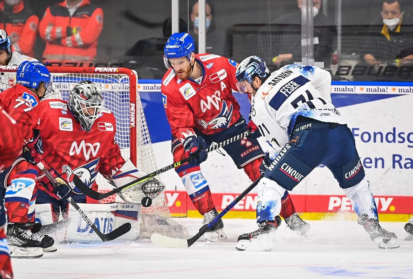 Justin Feser (re.) und die Panther wollen etwas Zählbares aus Mannheim mitnehmen.
Foto: DEL-Photosharing