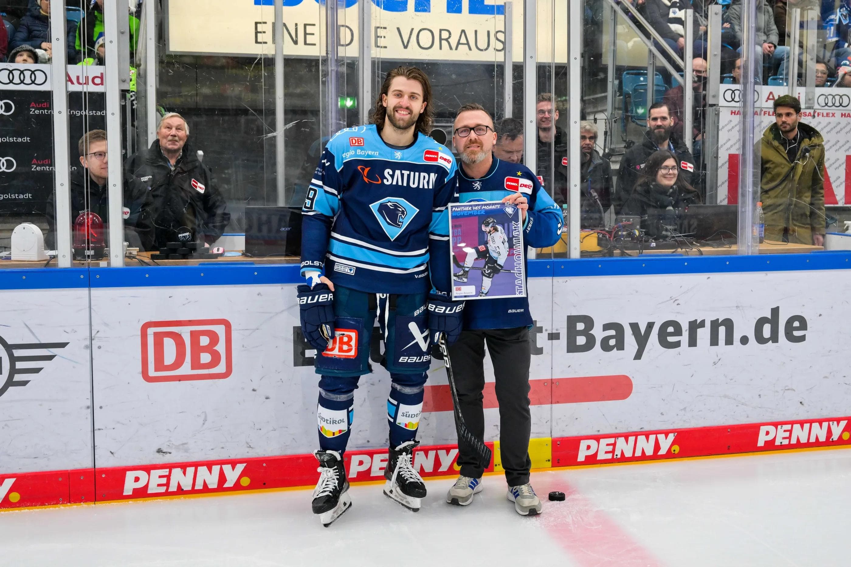 Titel verteidigt: Wojciech Stachowiak wurde von ERC-Fan Christian zum zweiten Mal in Folge zum Panther des Monats ausgezeichnet.
Foto: Johannes Traub/JT-Presse.de