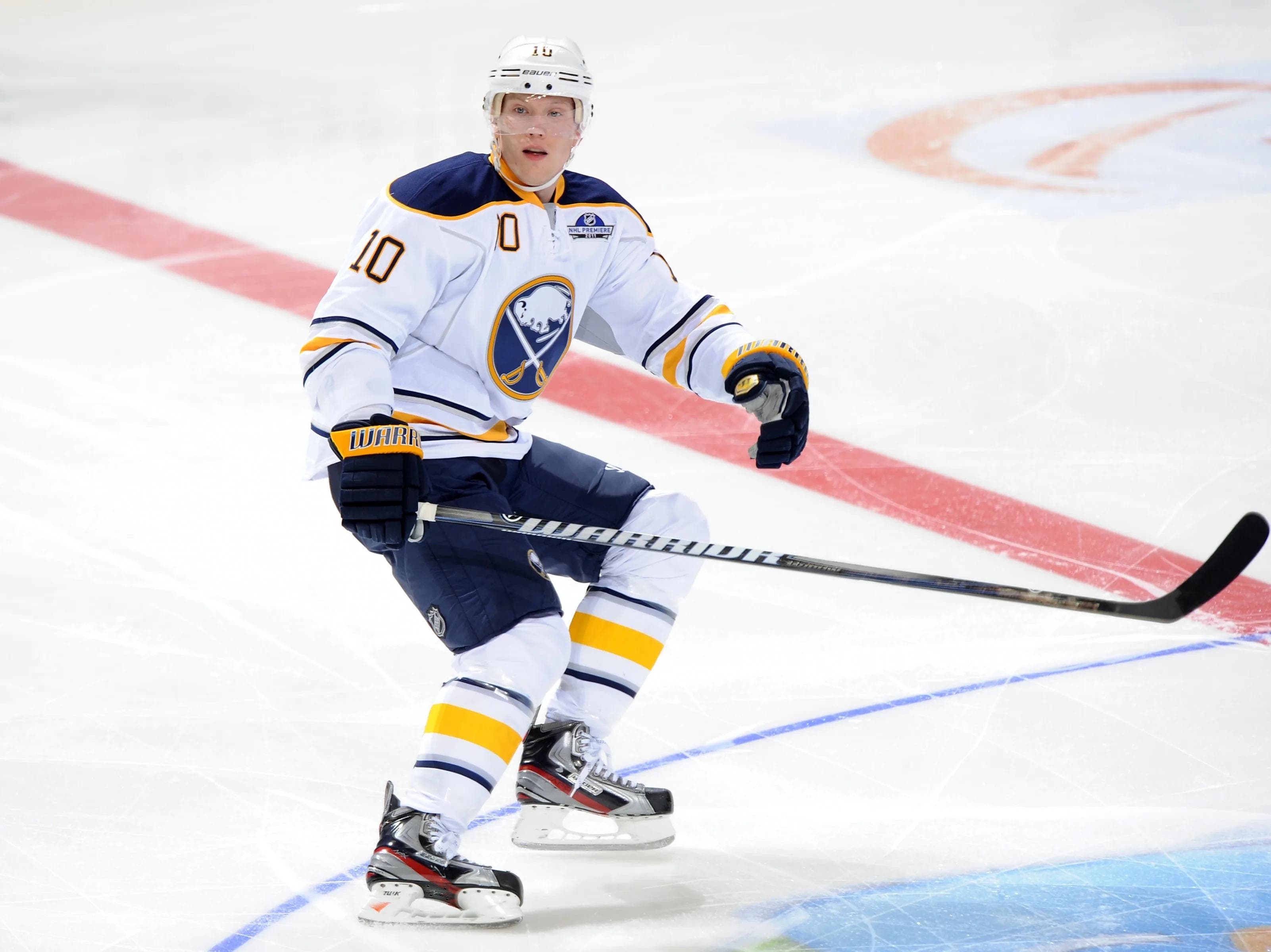 Christian Ehrhoff (hier noch im Sabres-Trikot) tritt mit den LA Kings gegen Carolina an. Foto: City Press