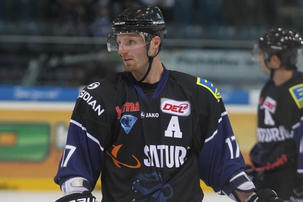 Hat sich gestern beim Spiel in Krefeld verletzt: Stürmer Jeremy Reich. Foto: Bösl - www.kbumm.de