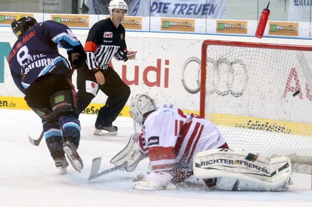 Sparre versenkte den entscheidenden Penalty im ersten Duell. Foto: Bösl - www.kbumm.de