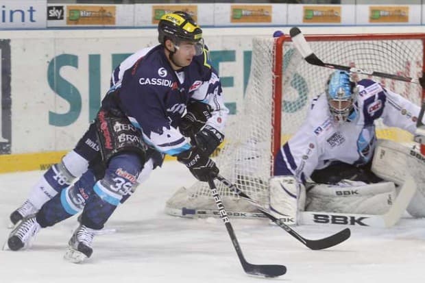 Greilinger und Co. wollen gegen die Freezers den neunten Heimsieg in Folge einfahren. Foto: Bösl - www.kbumm.de