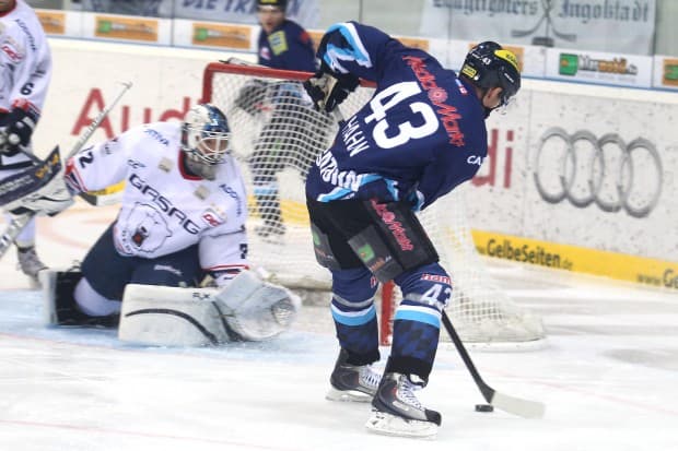 Derek Hahn wird auch heute wieder für Unruhe bei den Eisbären sorgen. Foto: Bösl - www.kbumm.de