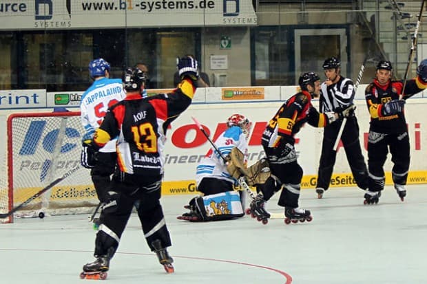 Deutschland steht im Finale der Inline-Hockey-Weltmeisterschaft 2012. Foto: Meyer - www.kbumm.de