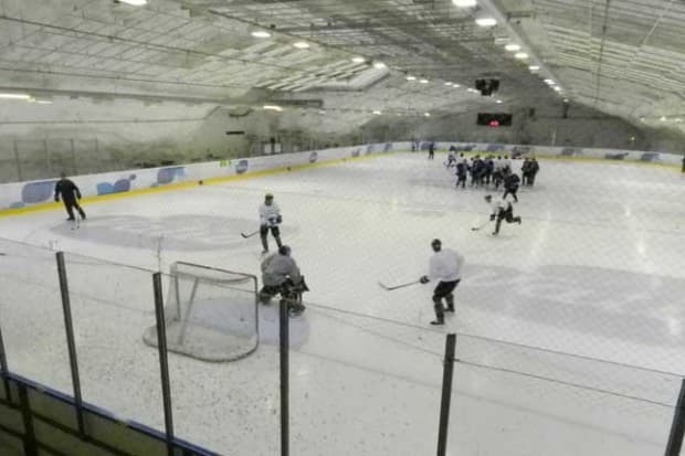 Erstes Übungseinheit in der Trainingshalle der Hartwall Areena in Helsinki (im zweiten Untergeschoss!).